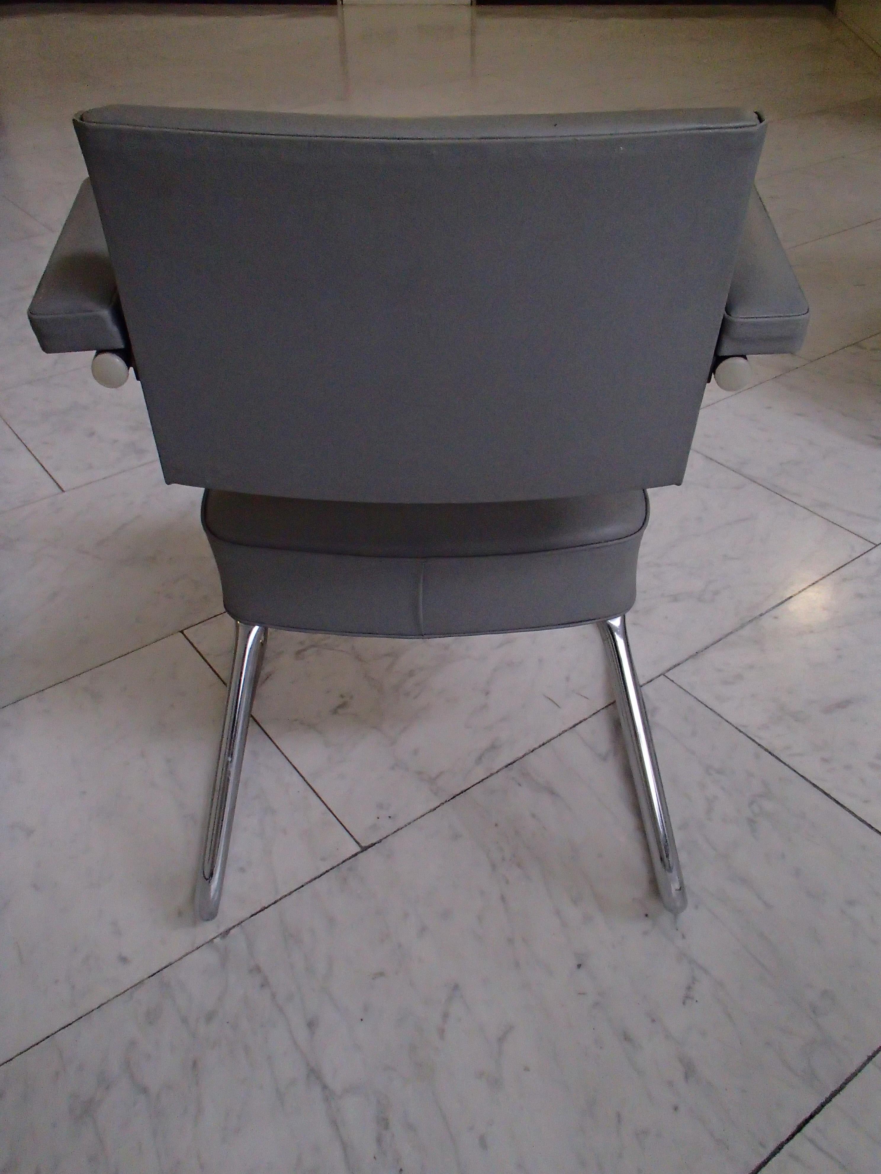 Mid-20th Century Pair of Industrial Bauhaus Armchairs Chrome and Grey Leatherette