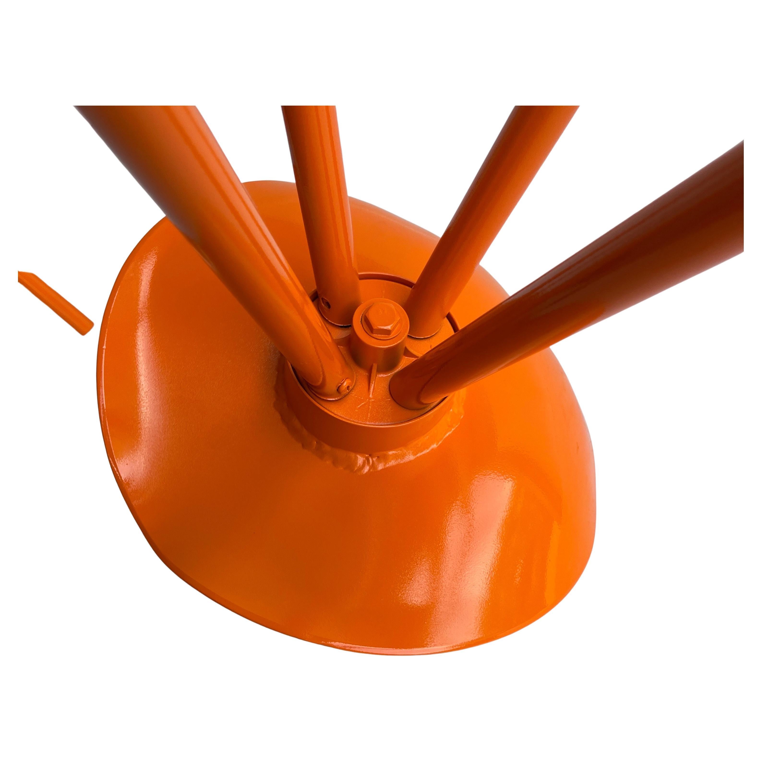 Paire de tabourets de bar pivotants de style industriel, couleur orange poudré en vente 8