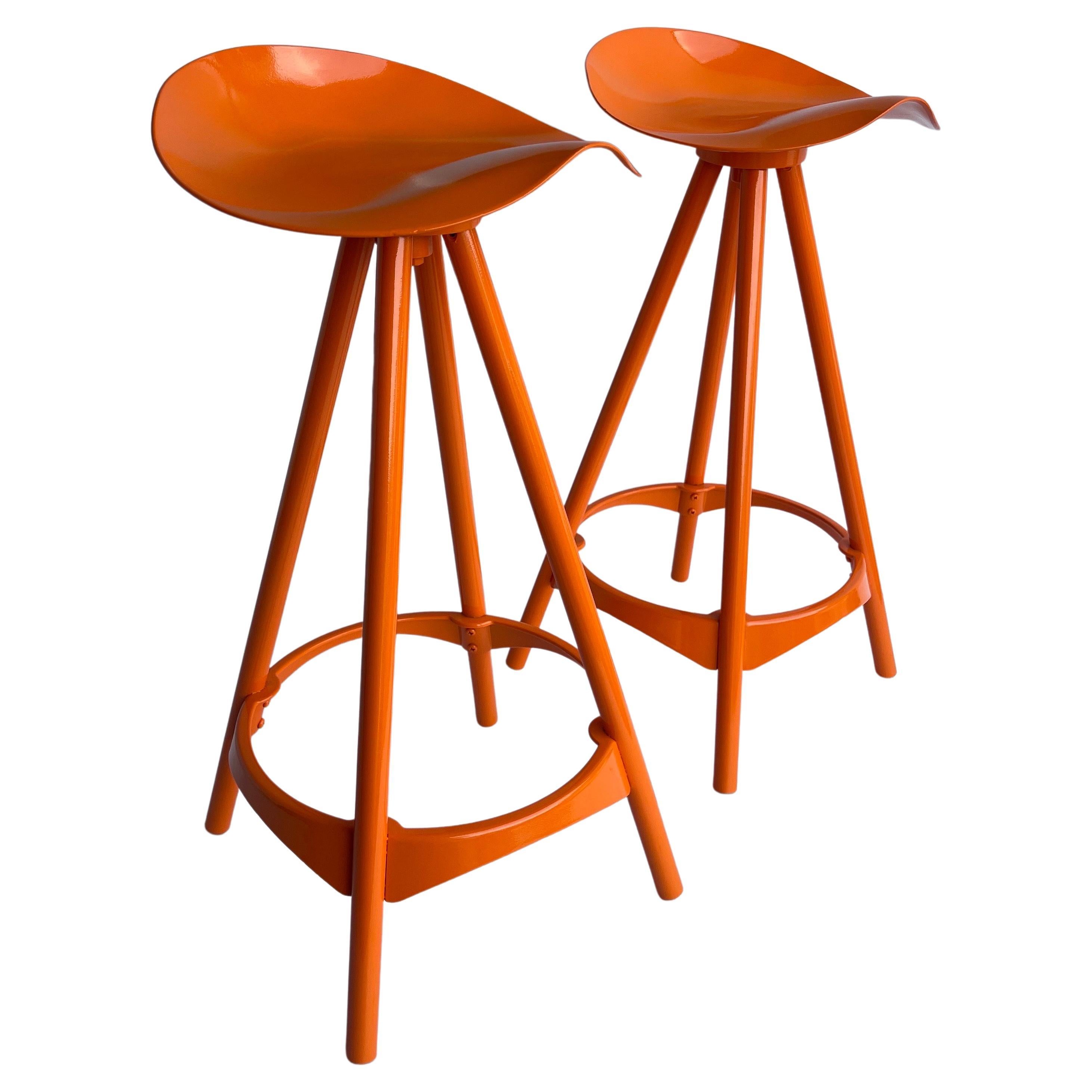 Métal Paire de tabourets de bar pivotants de style industriel, couleur orange poudré en vente