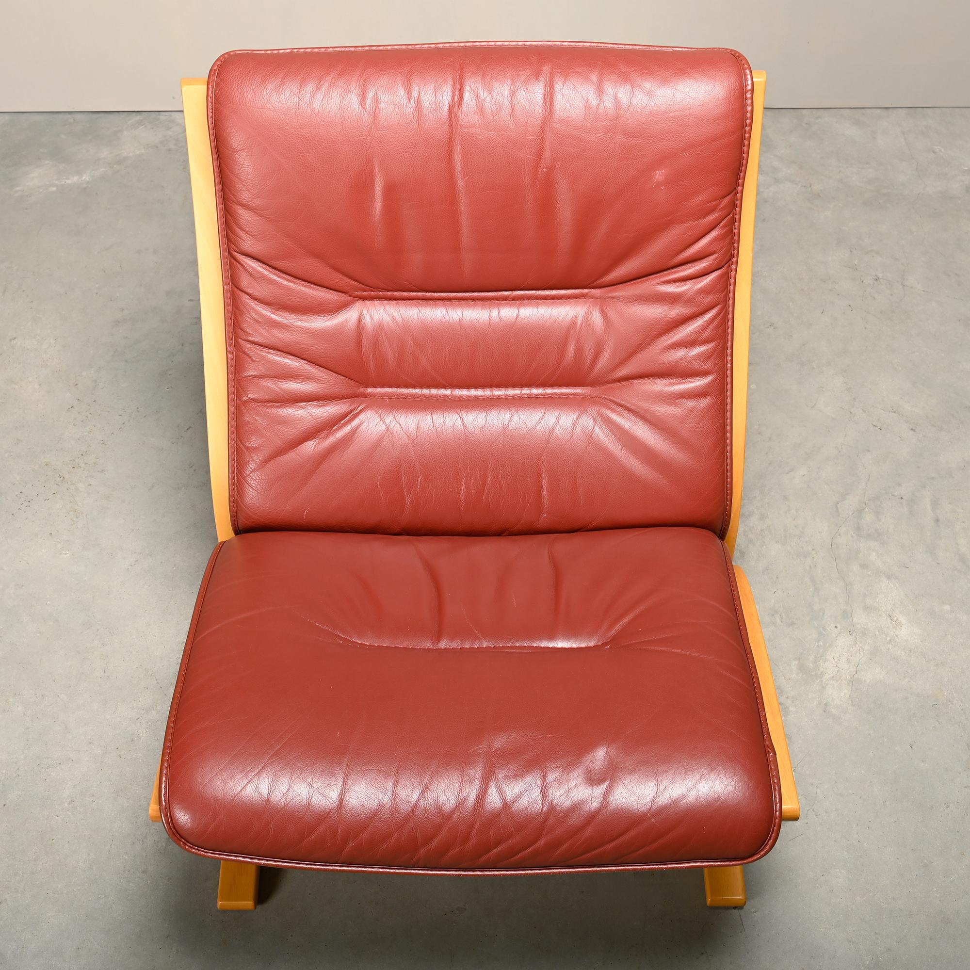 Paire de chaises longues Ingmar Relling en Beeche et cuir bourgogne, Westnofa en vente 8