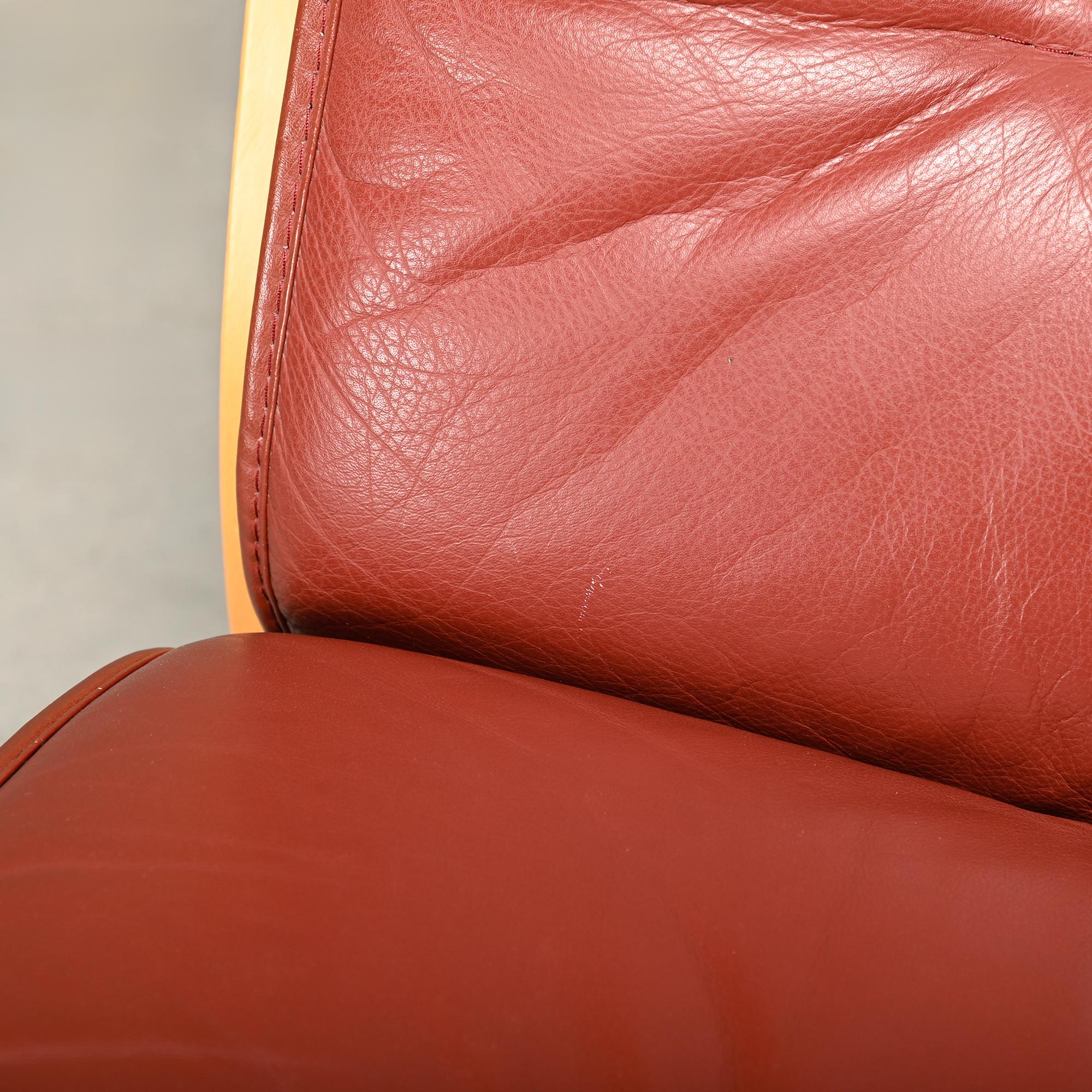 Paire de chaises longues Ingmar Relling en Beeche et cuir bourgogne, Westnofa en vente 9