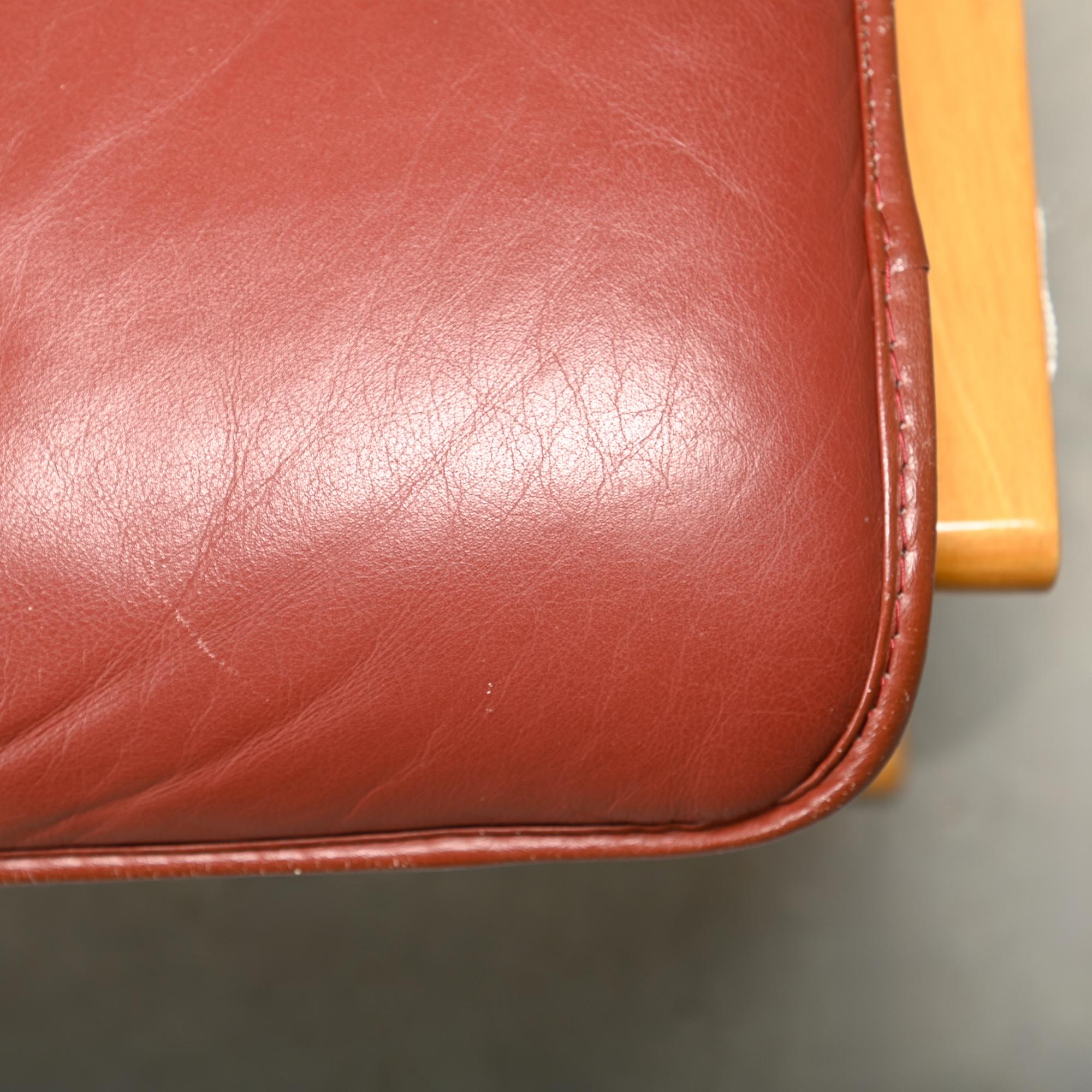 Paire de chaises longues Ingmar Relling en Beeche et cuir bourgogne, Westnofa en vente 10