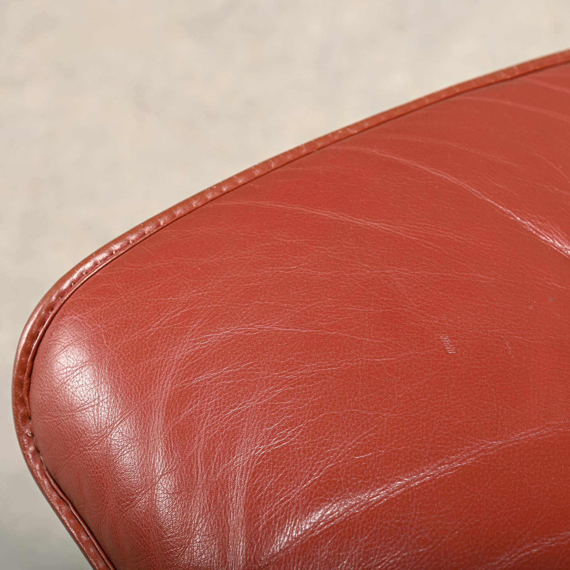 Paire de chaises longues Ingmar Relling en Beeche et cuir bourgogne, Westnofa en vente 1