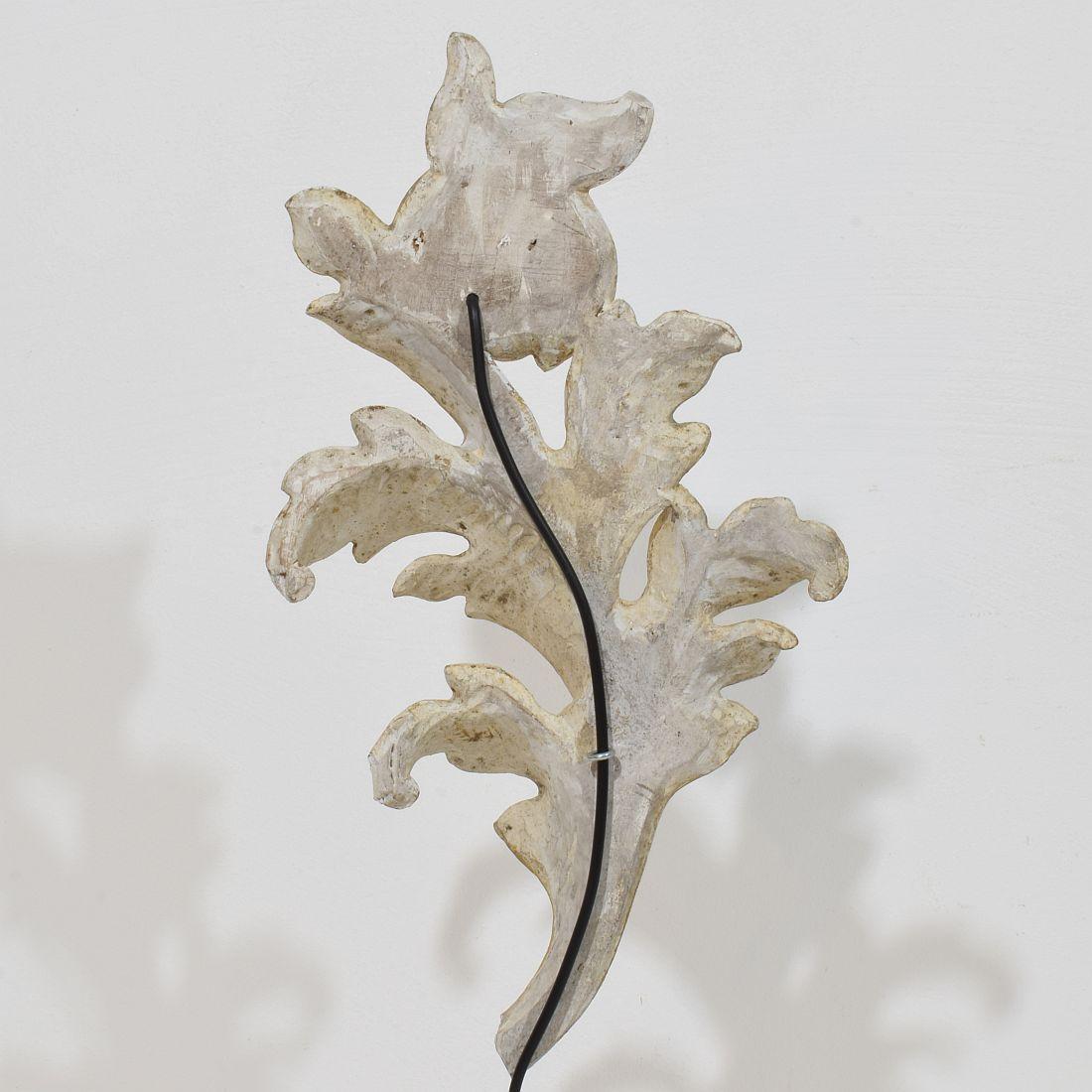 Pair Italian 18/19th Century Hand Carved Giltwood Acanthus Leaf Curl Ornaments For Sale 4