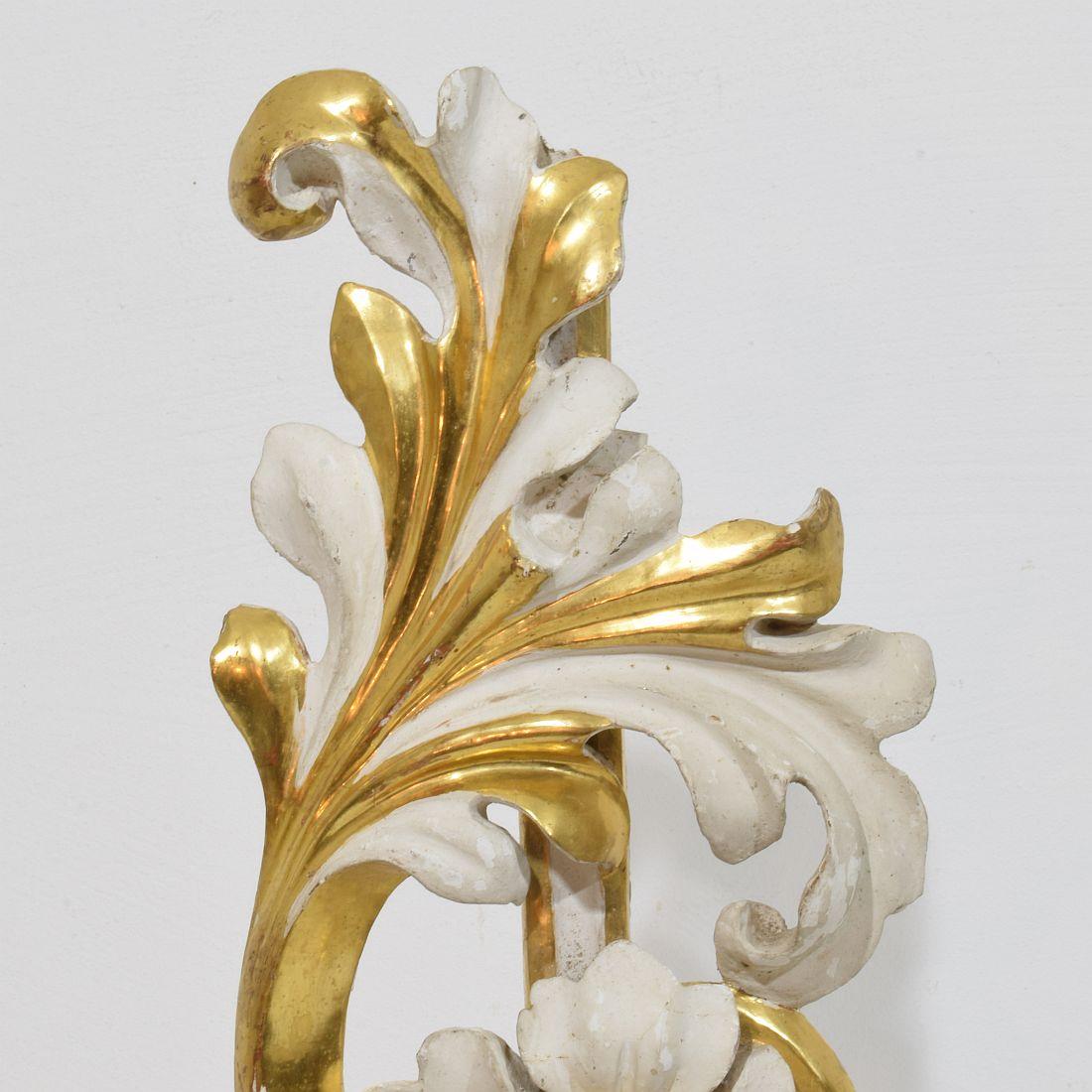 Pair Italian 18/19th Century Hand Carved Giltwood Acanthus Leaf Curl Ornaments For Sale 5