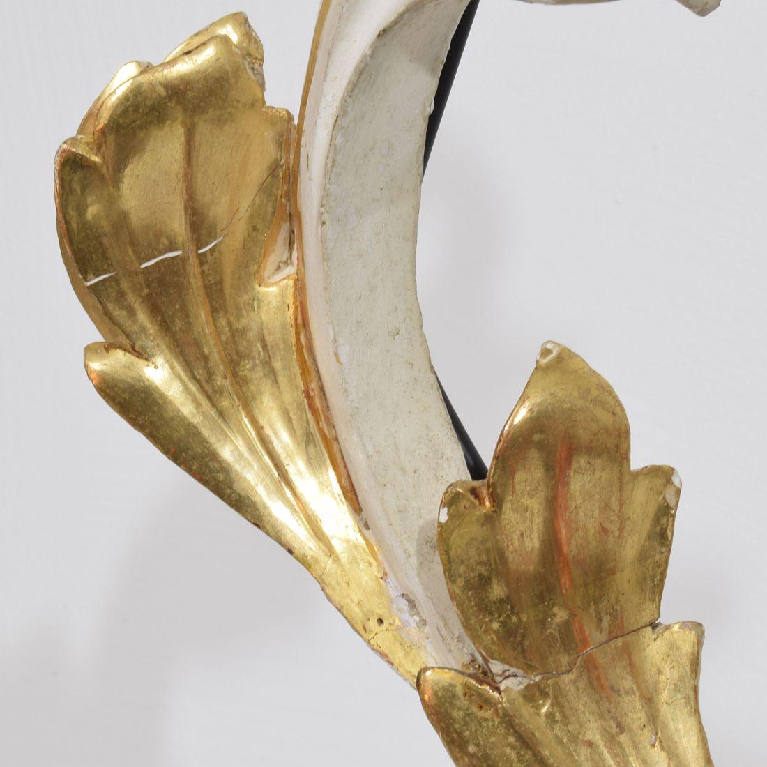 Paire d'ornements en bois doré sculpté à la main et à feuilles d'Acanthus, Italie 18/19e siècle en vente 5