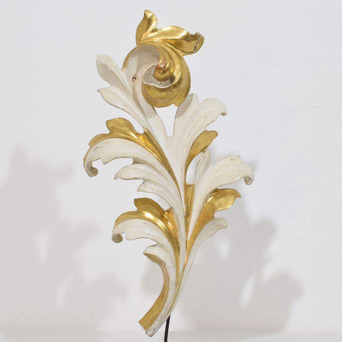 Pair Italian 18/19th Century Hand Carved Giltwood Acanthus Leaf Curl Ornaments For Sale 6