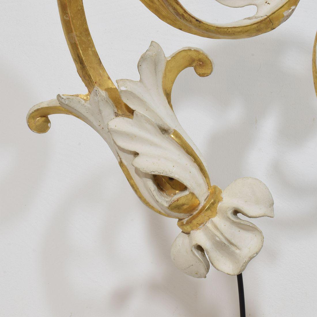 Paar italienische 18/19. Jahrhundert handgeschnitzte Giltwood Acanthus Leaf Curl Ornamente im Angebot 5