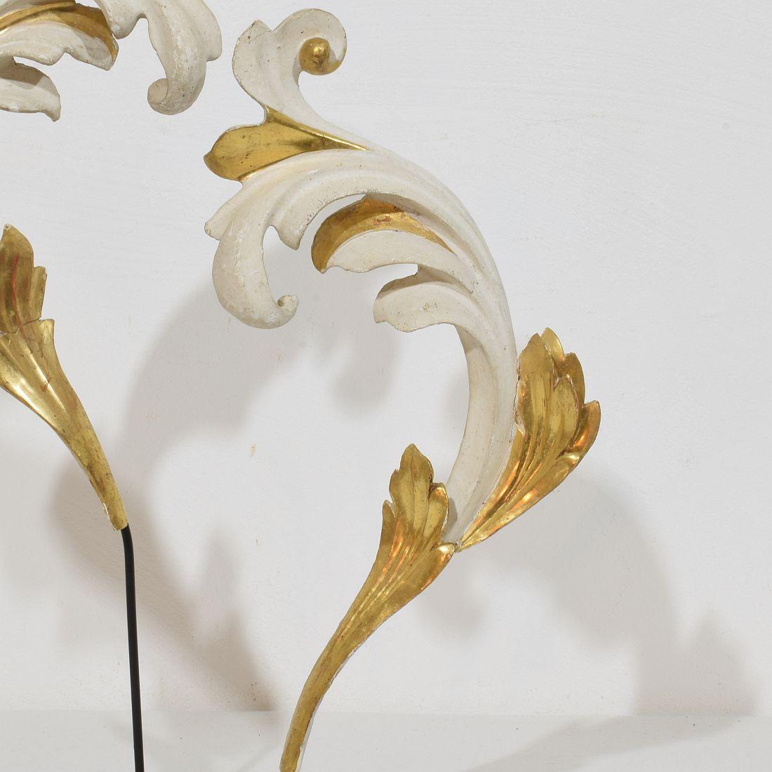 Pair Italian 18/19th Century Hand Carved Giltwood Acanthus Leaf Curl Ornaments For Sale 7