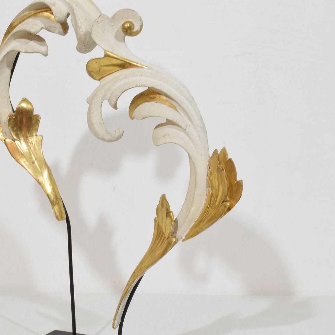 Pair Italian 18/19th Century Hand Carved Giltwood Acanthus Leaf Curl Ornaments For Sale 8