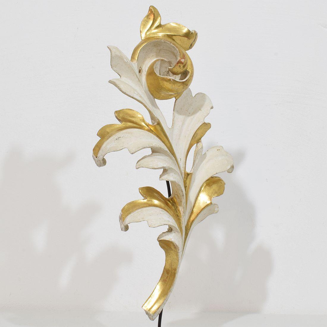 Pair Italian 18/19th Century Hand Carved Giltwood Acanthus Leaf Curl Ornaments For Sale 9