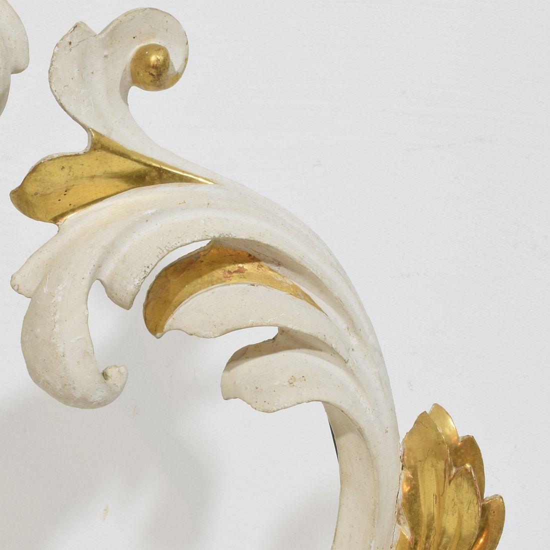 Pair Italian 18/19th Century Hand Carved Giltwood Acanthus Leaf Curl Ornaments For Sale 10