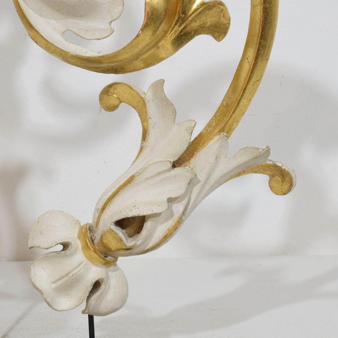 Pair Italian 18/19th Century Hand Carved Giltwood Acanthus Leaf Curl Ornaments For Sale 10