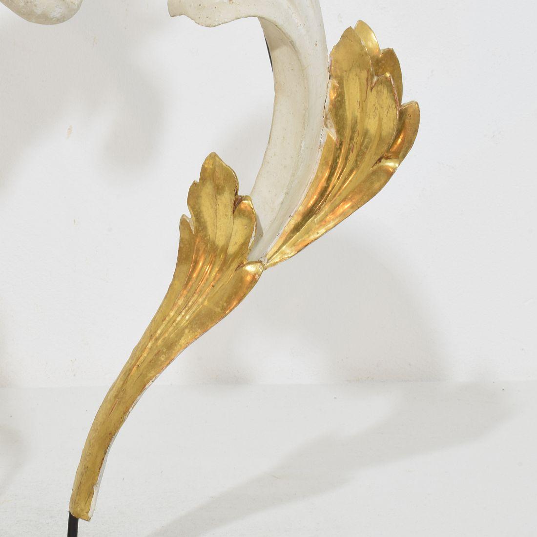 Pair Italian 18/19th Century Hand Carved Giltwood Acanthus Leaf Curl Ornaments For Sale 11