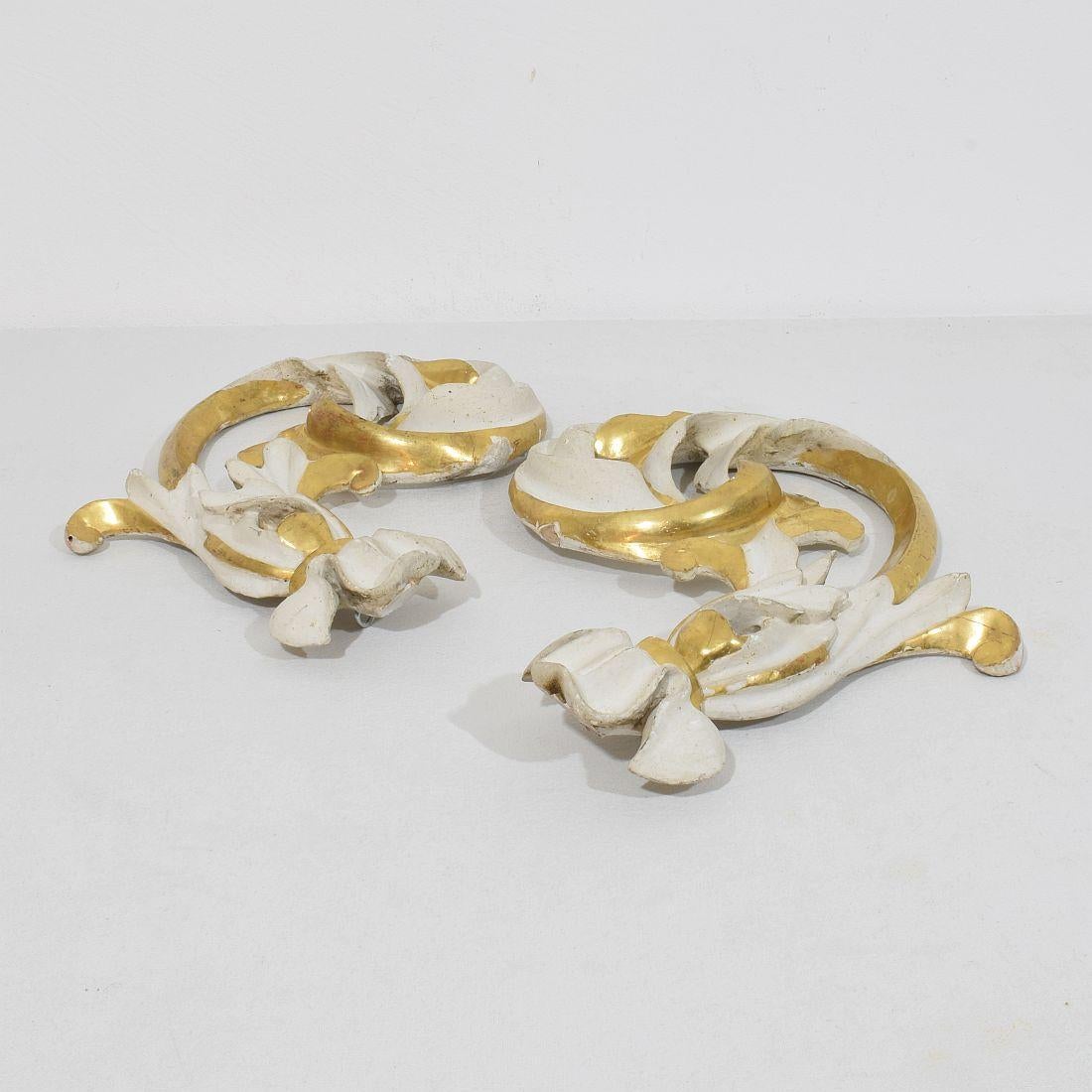 Pair Italian 18/19th Century Hand Carved Giltwood Acanthus Leaf Curl Ornaments For Sale 13