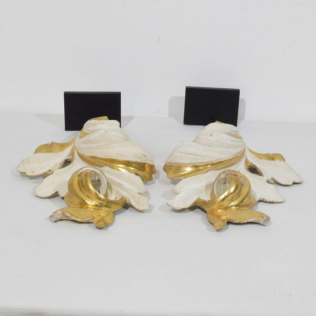 Pair Italian 18/19th Century Hand Carved Giltwood Acanthus Leaf Curl Ornaments For Sale 13