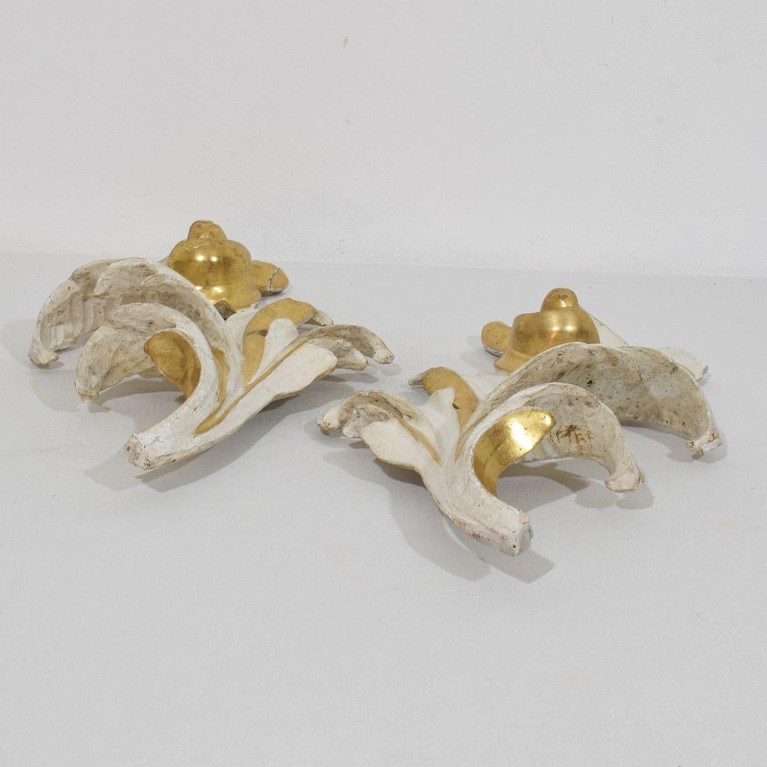 Pair Italian 18/19th Century Hand Carved Giltwood Acanthus Leaf Curl Ornaments For Sale 14