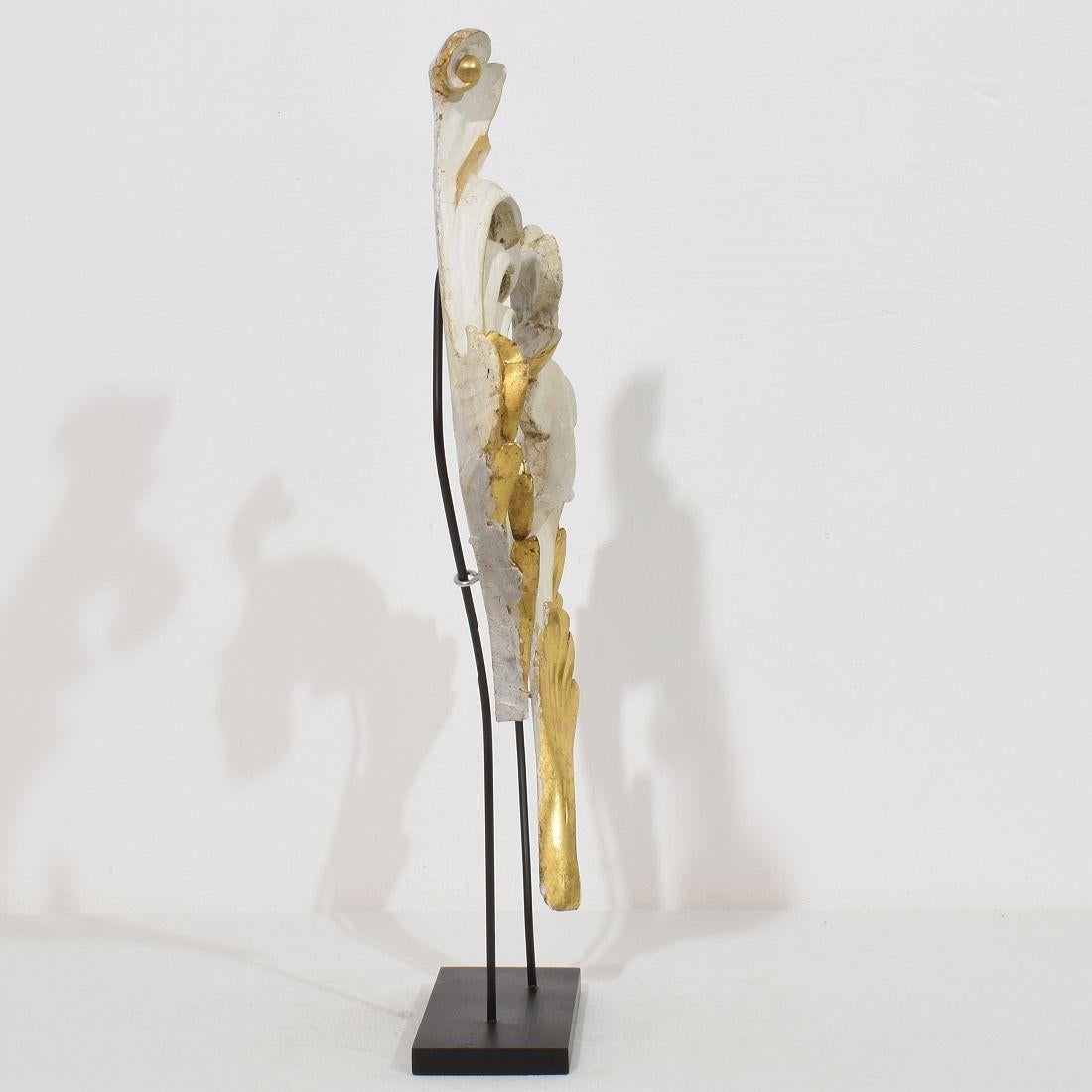 Pareja de adornos italianos de madera de giltwood tallada a mano en forma de hoja de acanto del siglo XVIII/XIX Tallado a mano en venta