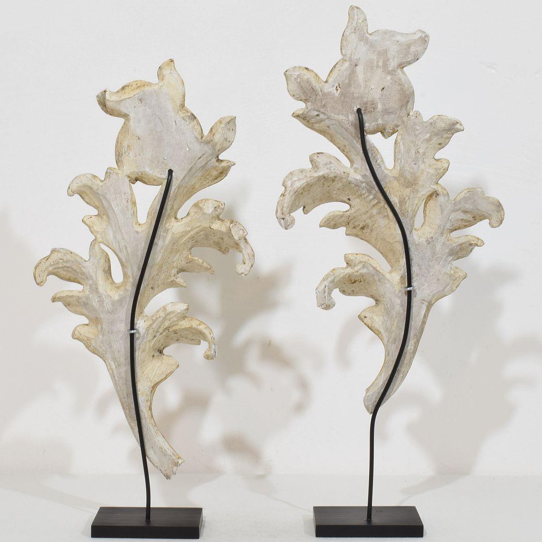 18th Century and Earlier Pair Italian 18/19th Century Hand Carved Giltwood Acanthus Leaf Curl Ornaments For Sale