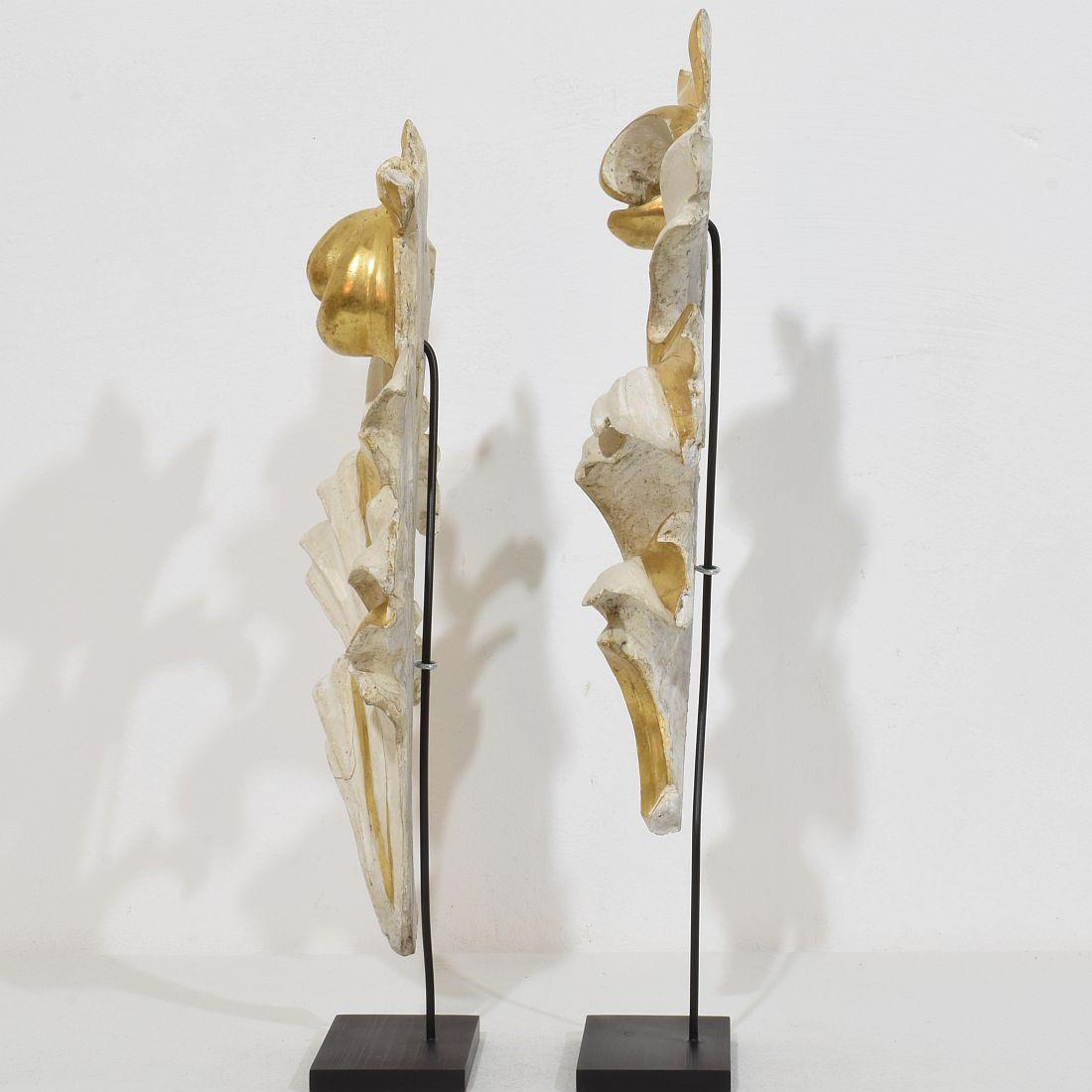 Wood Pair Italian 18/19th Century Hand Carved Giltwood Acanthus Leaf Curl Ornaments For Sale