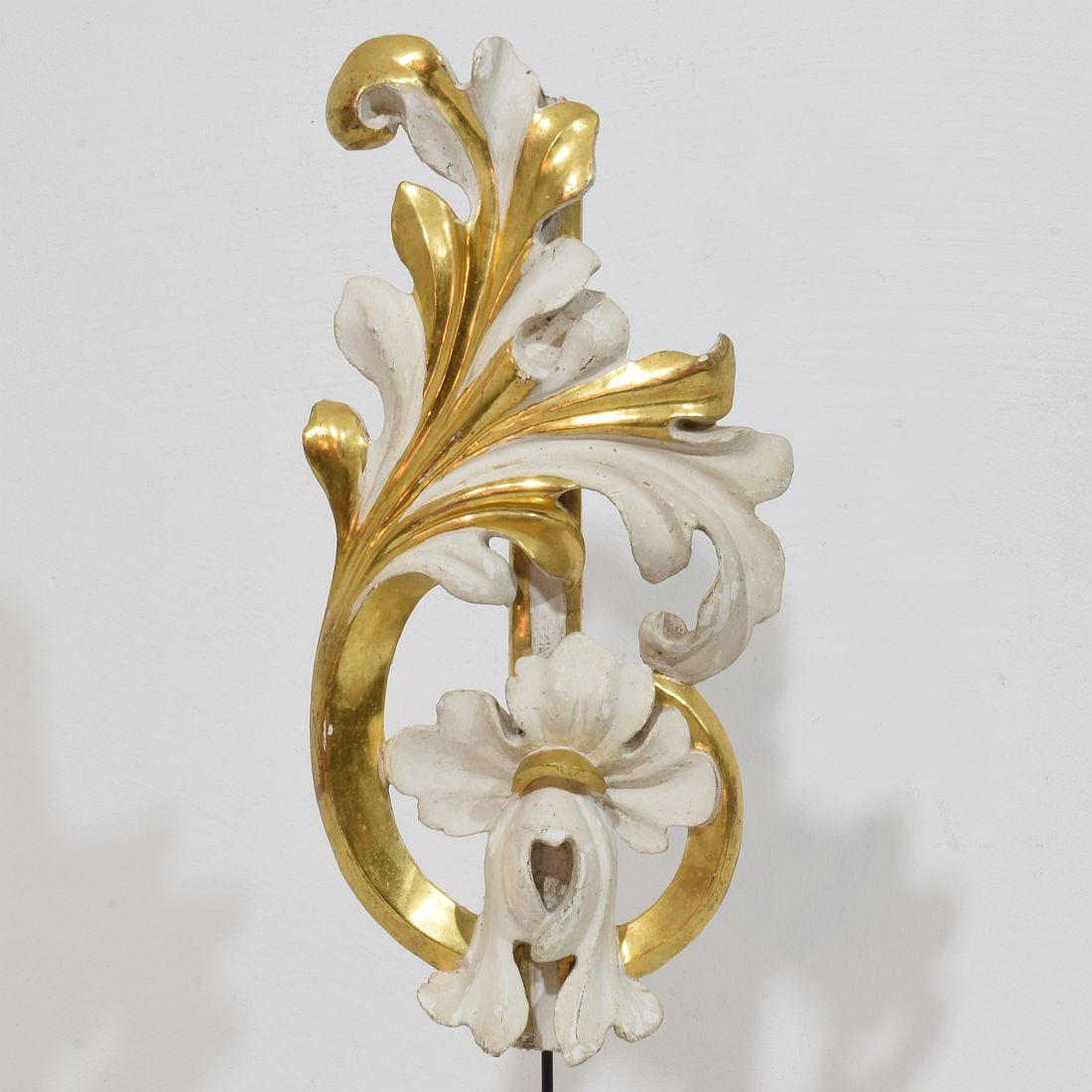 Pair Italian 18/19th Century Hand Carved Giltwood Acanthus Leaf Curl Ornaments 1