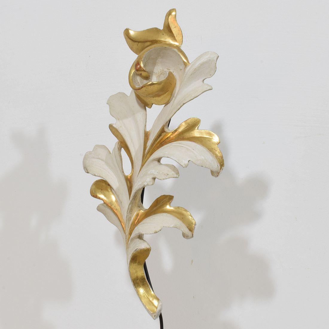 Pair Italian 18/19th Century Hand Carved Giltwood Acanthus Leaf Curl Ornaments For Sale 2