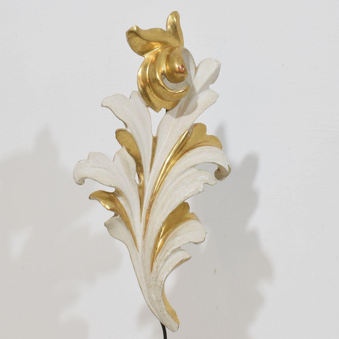 Pair Italian 18/19th Century Hand Carved Giltwood Acanthus Leaf Curl Ornaments For Sale 3