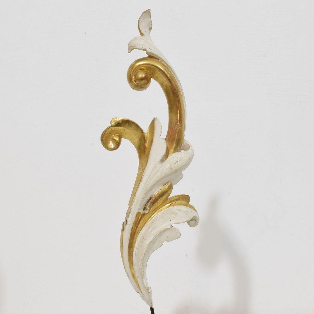 Pair Italian 18/19th Century Hand Carved Giltwood Curl Ornaments For Sale 6