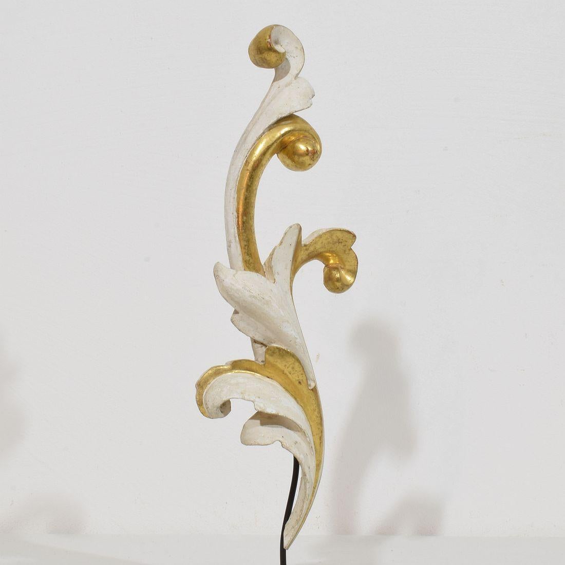 Pair Italian 18/19th Century Hand Carved Giltwood Curl Ornaments For Sale 3