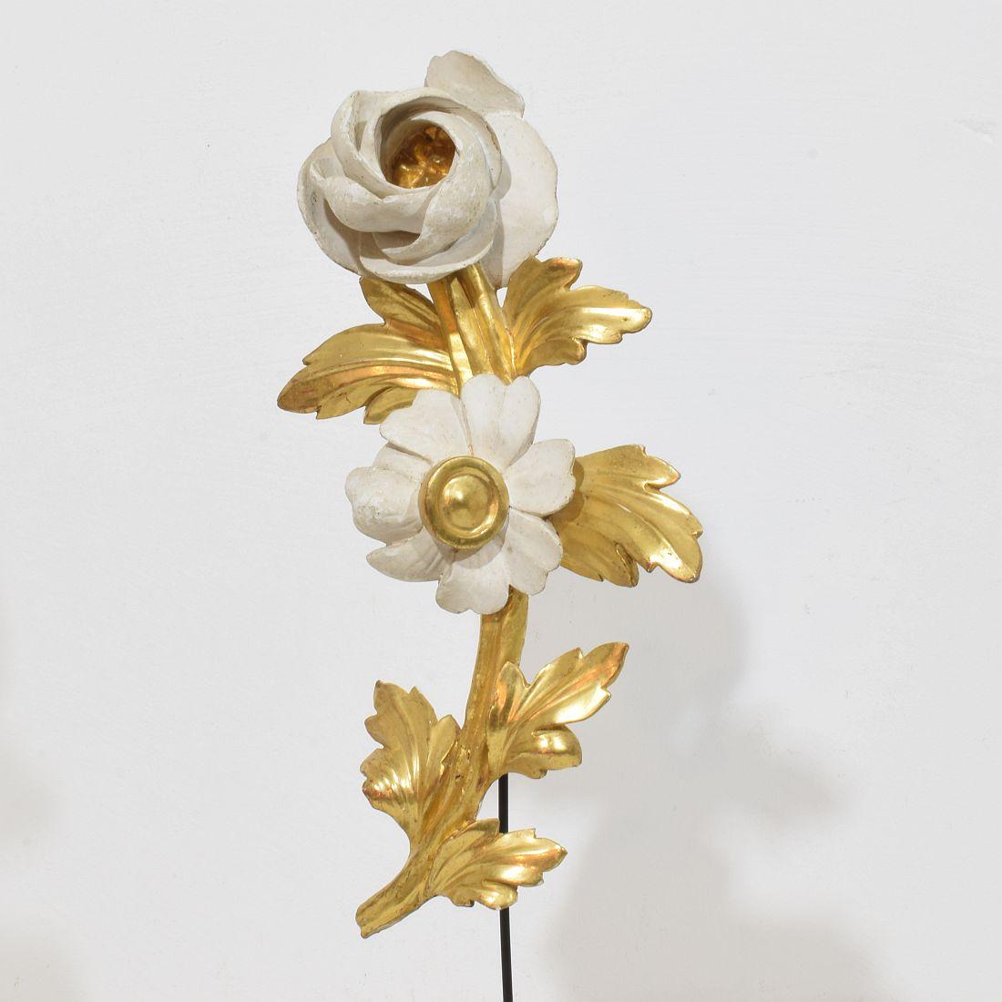 Pair Italian 18/19th Century Hand Carved Giltwood Floral Ornaments For Sale 8