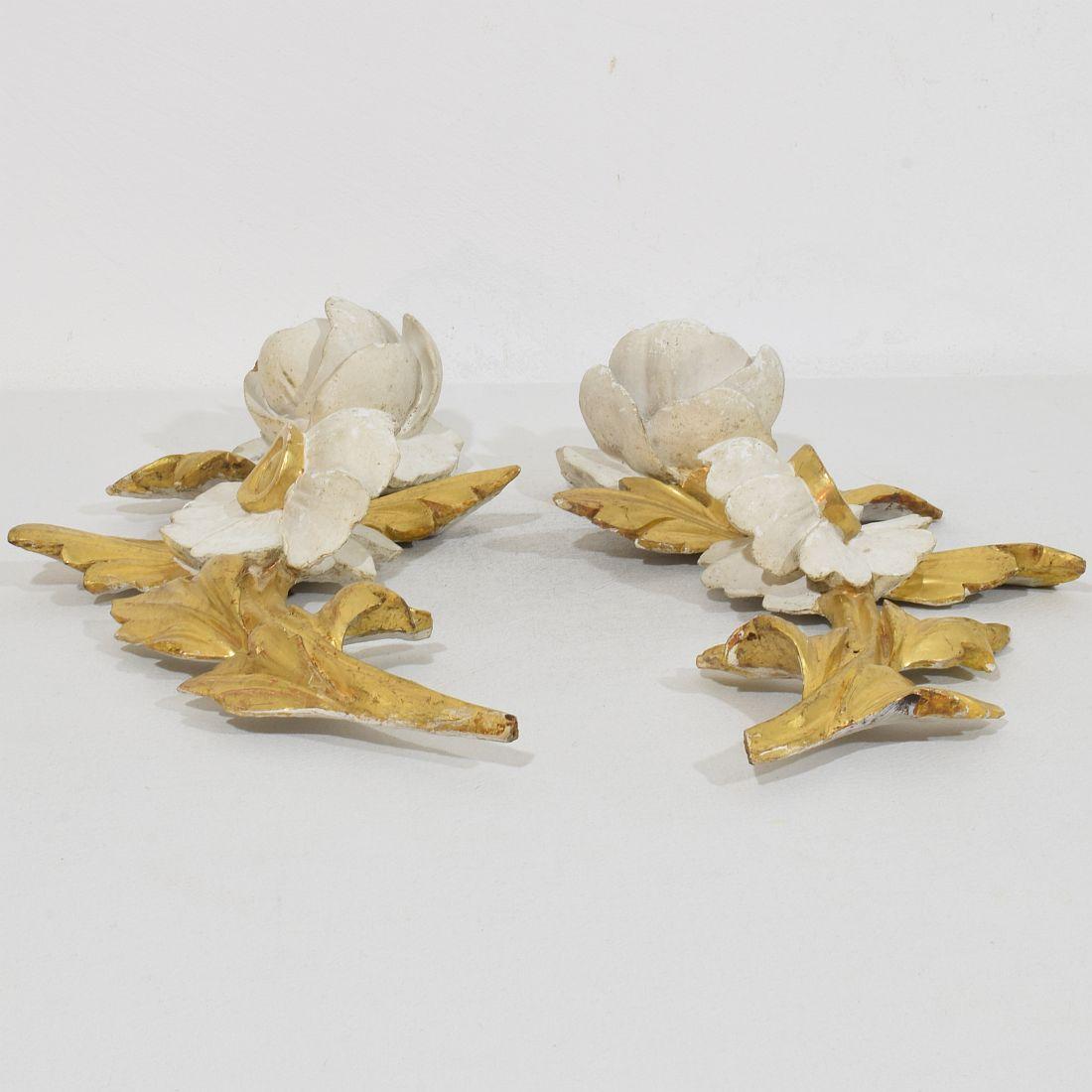 Pair Italian 18/19th Century Hand Carved Giltwood Floral Ornaments For Sale 14