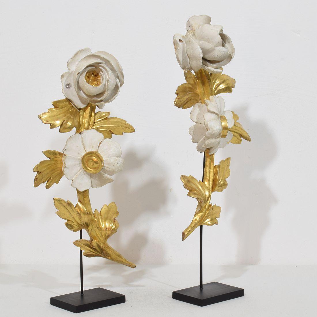 Hand-Carved Pair Italian 18/19th Century Hand Carved Giltwood Floral Ornaments For Sale