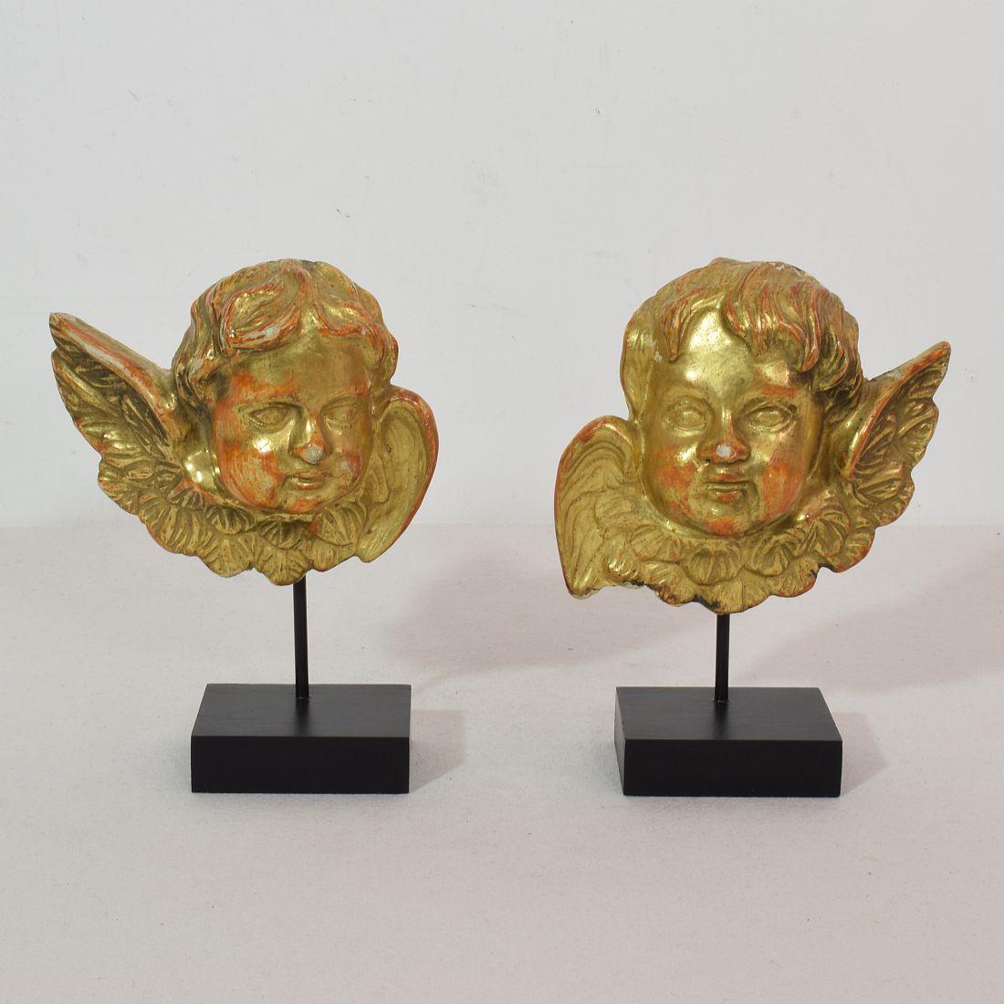 Hand-Carved Pair Italian 18th Century Carved Giltwood Baroque Winged Angel Heads