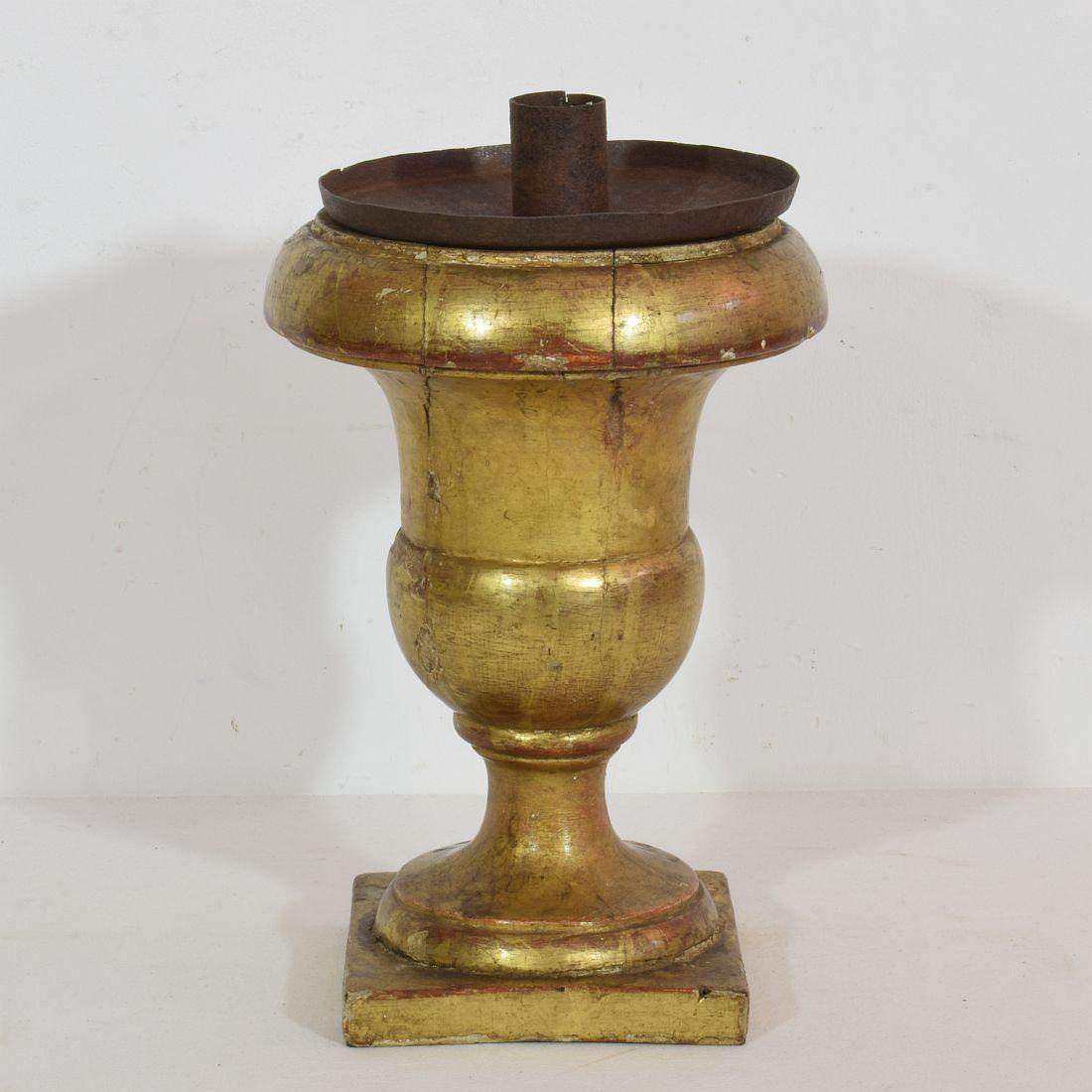 Paire de chandeliers Médicis en bois doré sculpté du XIXe siècle Bon état - En vente à Buisson, FR