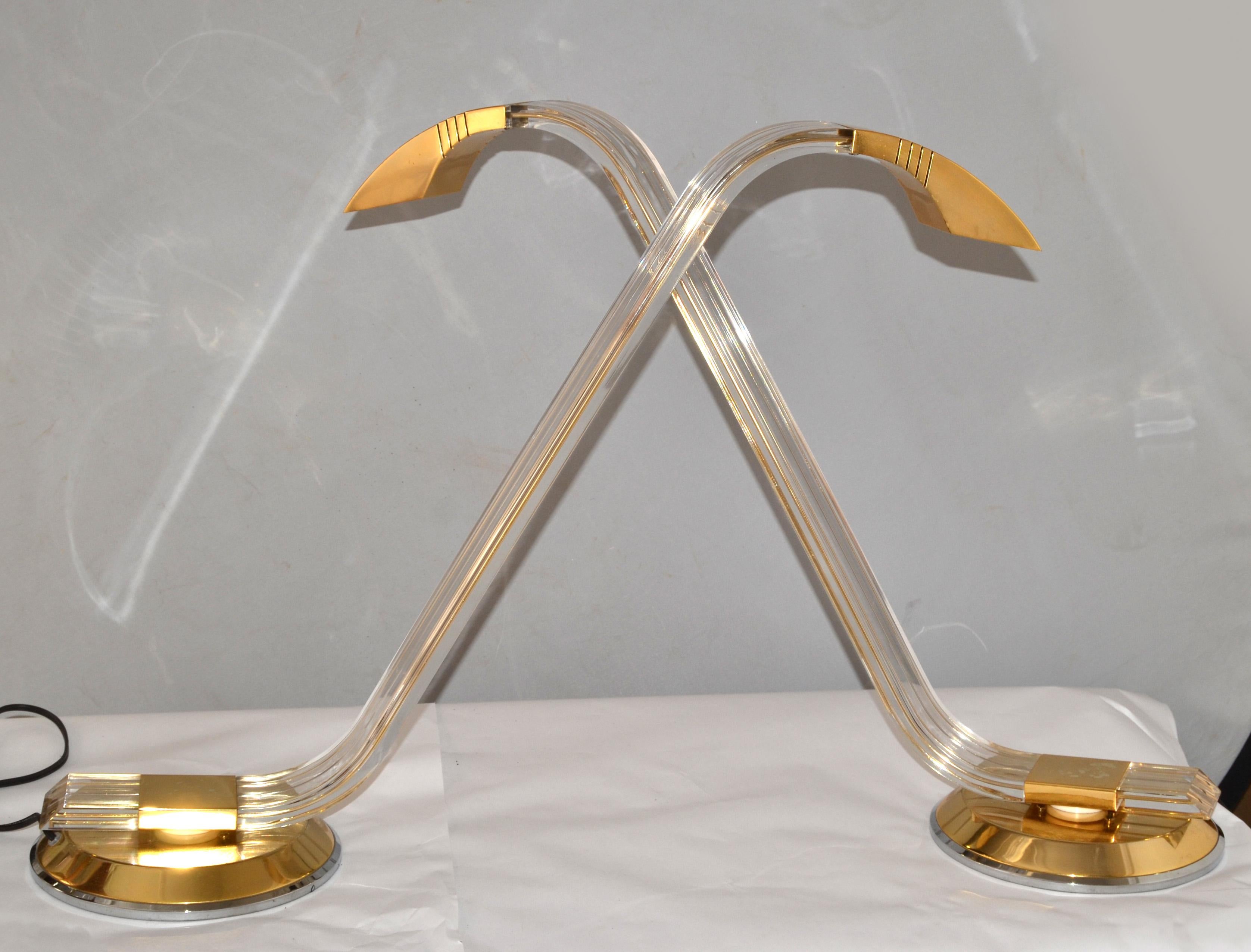 Pair Italian Arredoluce Style Mid-Century Modern Swing Brass Lucite Table Lamps  In Good Condition For Sale In Miami, FL