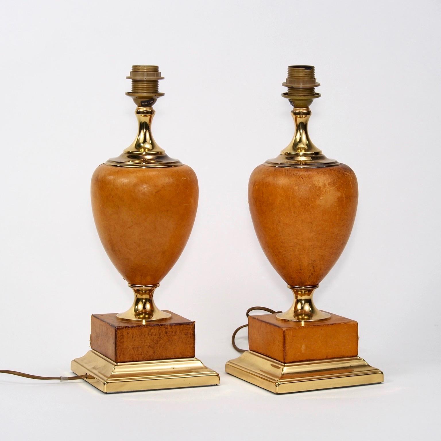 Pair of Italian Art Deco Leather and Brass Lamps (20. Jahrhundert)