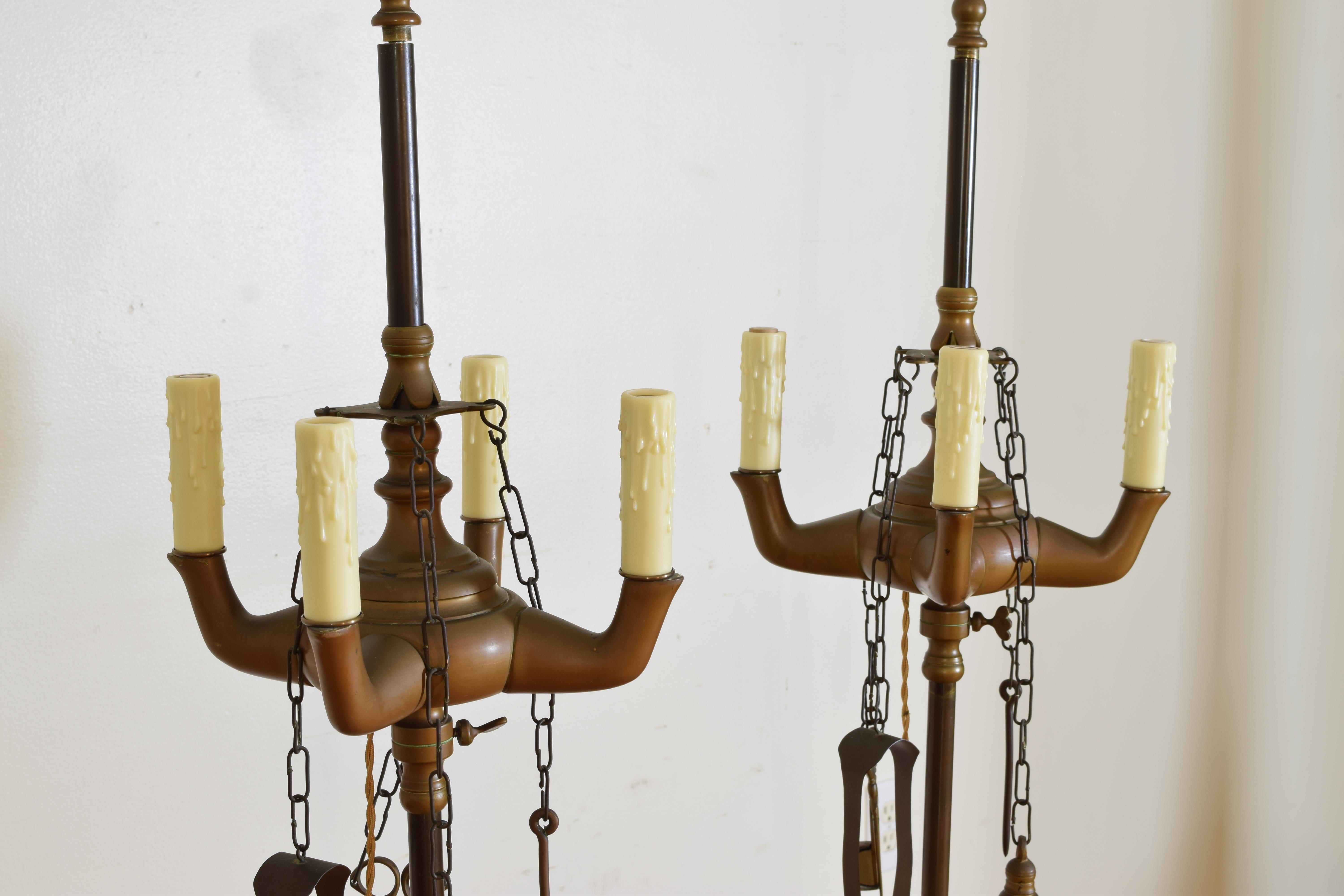Paar italienische Lucerne-Stehlampen aus Messing im Barockstil mit 4 Lichtern, letztes Viertel des 19. Jahrhunderts (Spätes 19. Jahrhundert) im Angebot