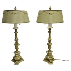 Pareja de candelabros de sobremesa de estilo barroco italiano pintados a mano