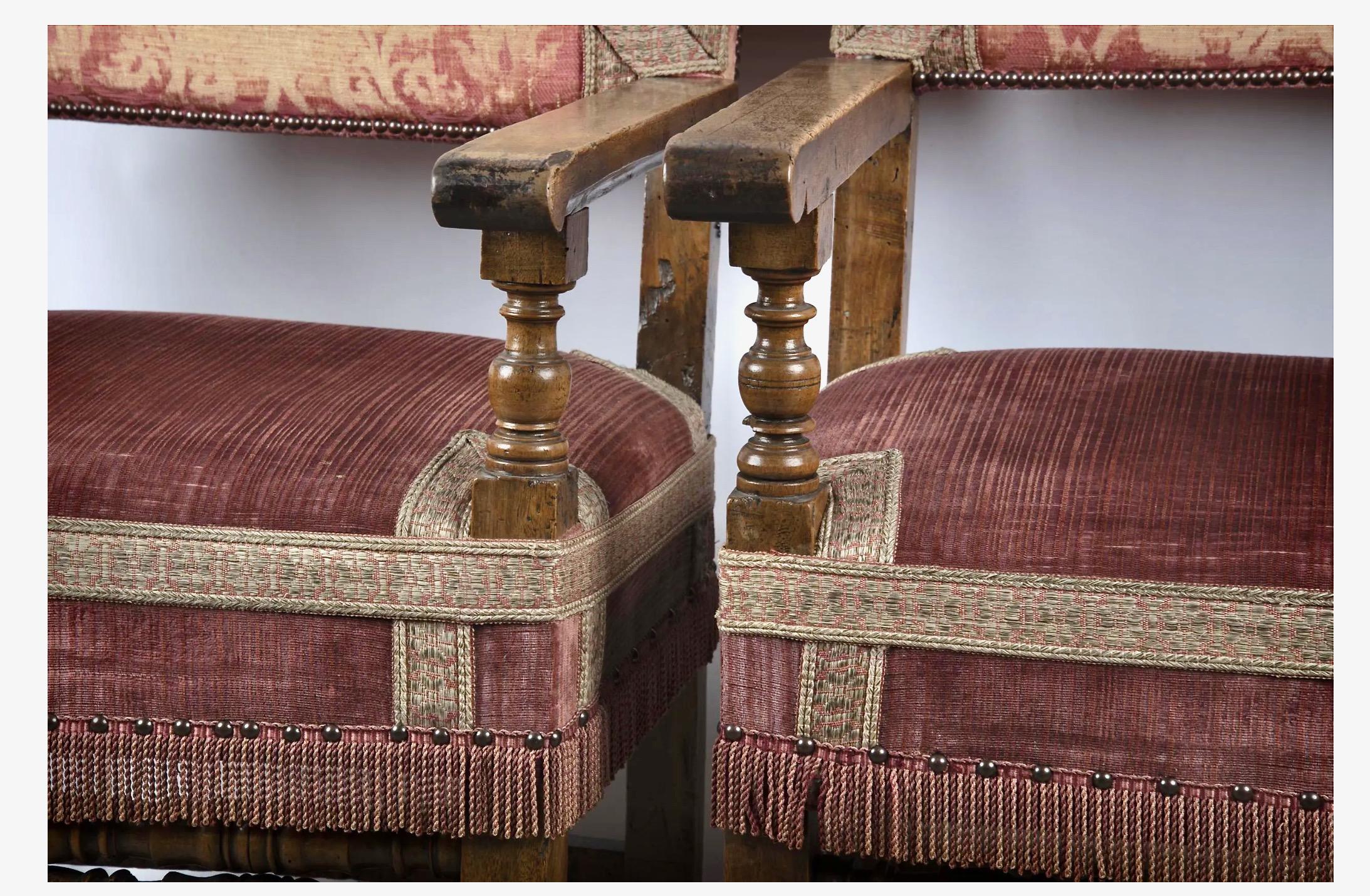Hand-Carved Pair of Italian Baroque Chairs For Sale