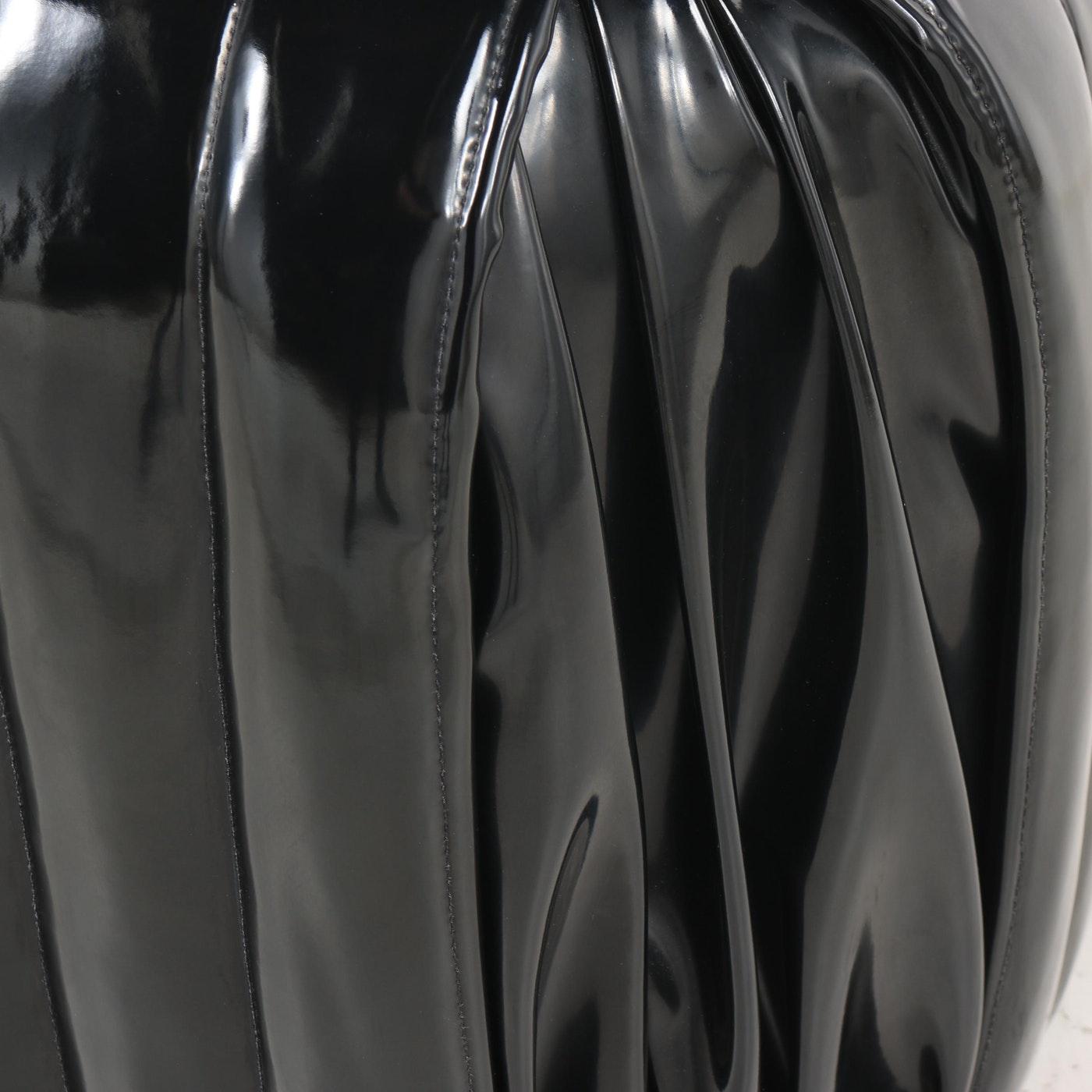 Paar italienische Hocker oder Sitzkissen aus schwarzem Lackleder im Zustand „Gut“ im Angebot in Dallas, TX