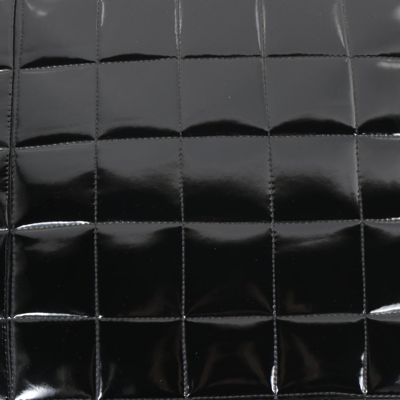 Paar italienische Hocker oder Sitzkissen aus schwarzem Lackleder im Angebot 3