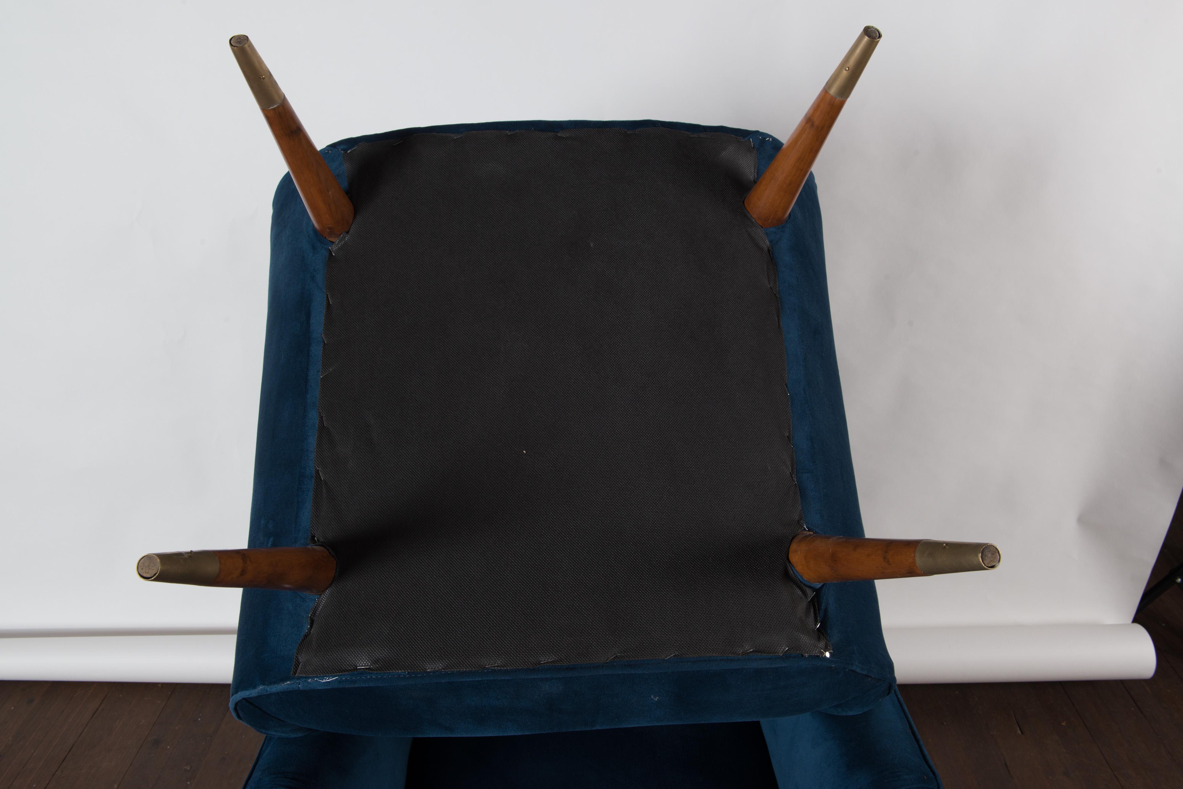 Pair of Italian Blue Velvet Mid-Century Modern Lounge Chairs 3