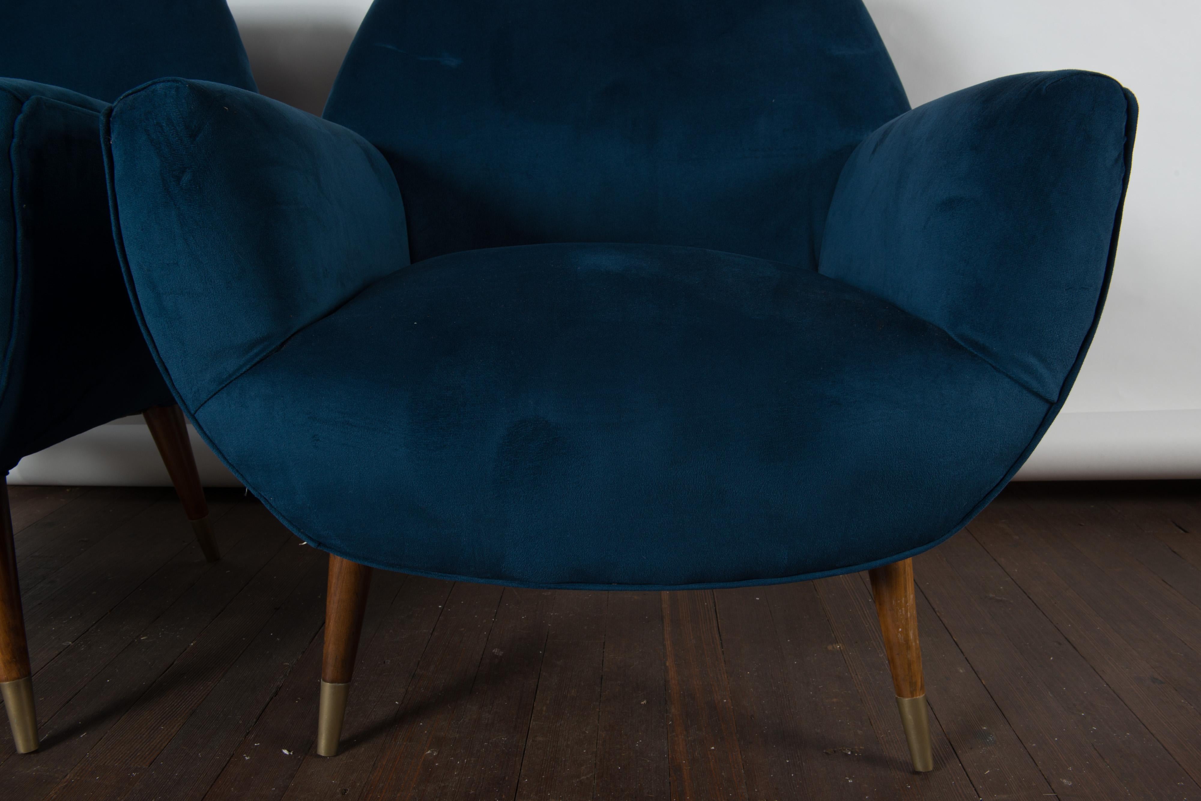 Pair of Italian Blue Velvet Mid-Century Modern Lounge Chairs 1