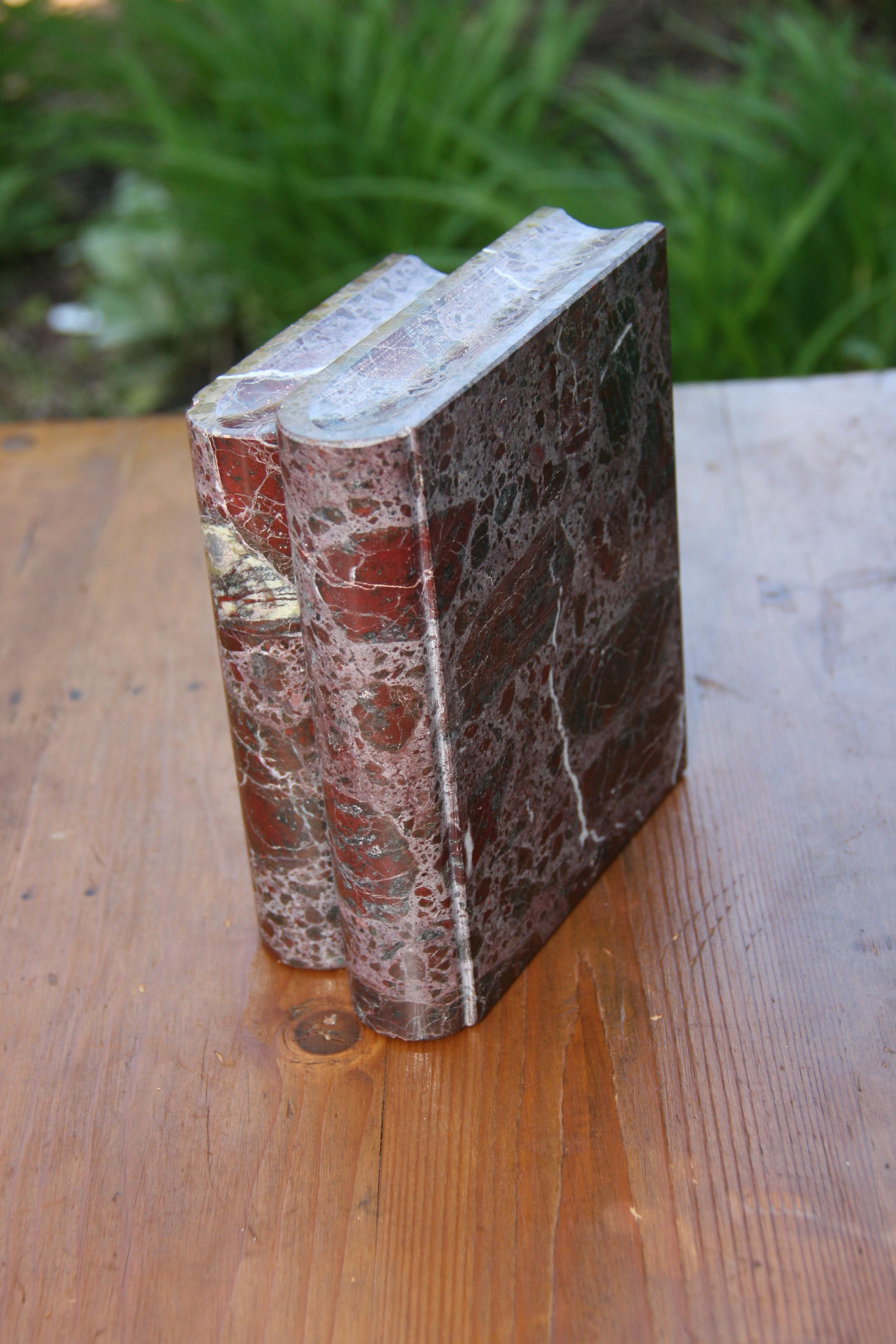 Pair Italian Marble Burgundy and White 'Book' Bookends In Good Condition For Sale In Douglas Manor, NY
