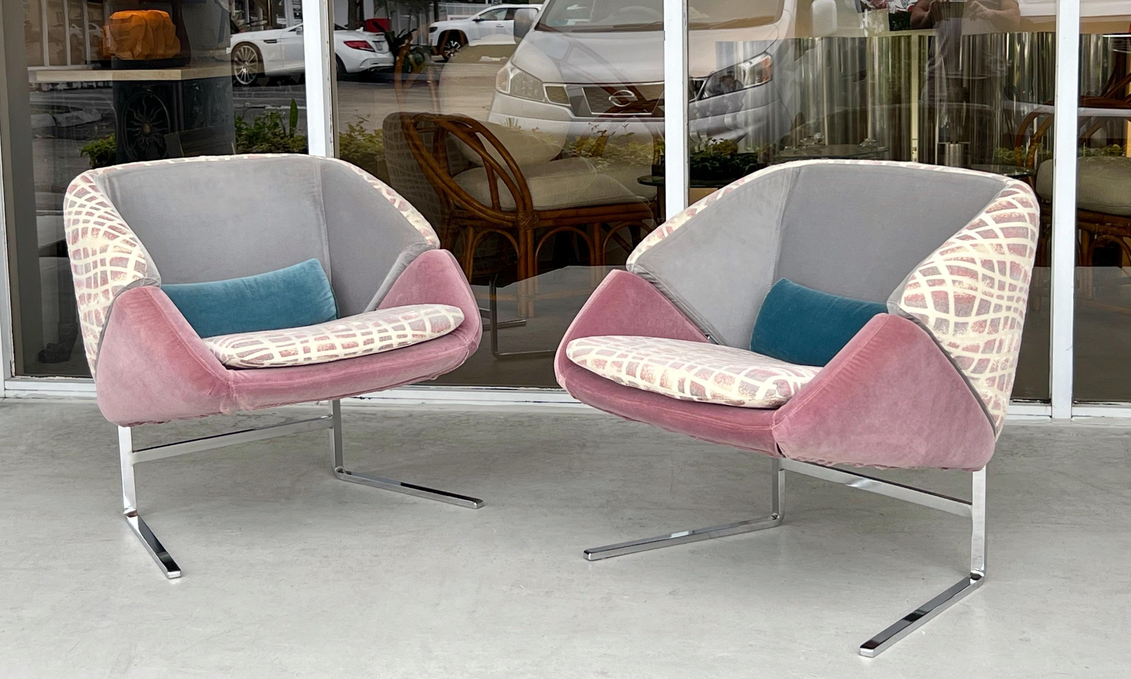 Pair Italian Cantilevered Saporiti Lounge Chairs 1980s In Good Condition In Miami, FL