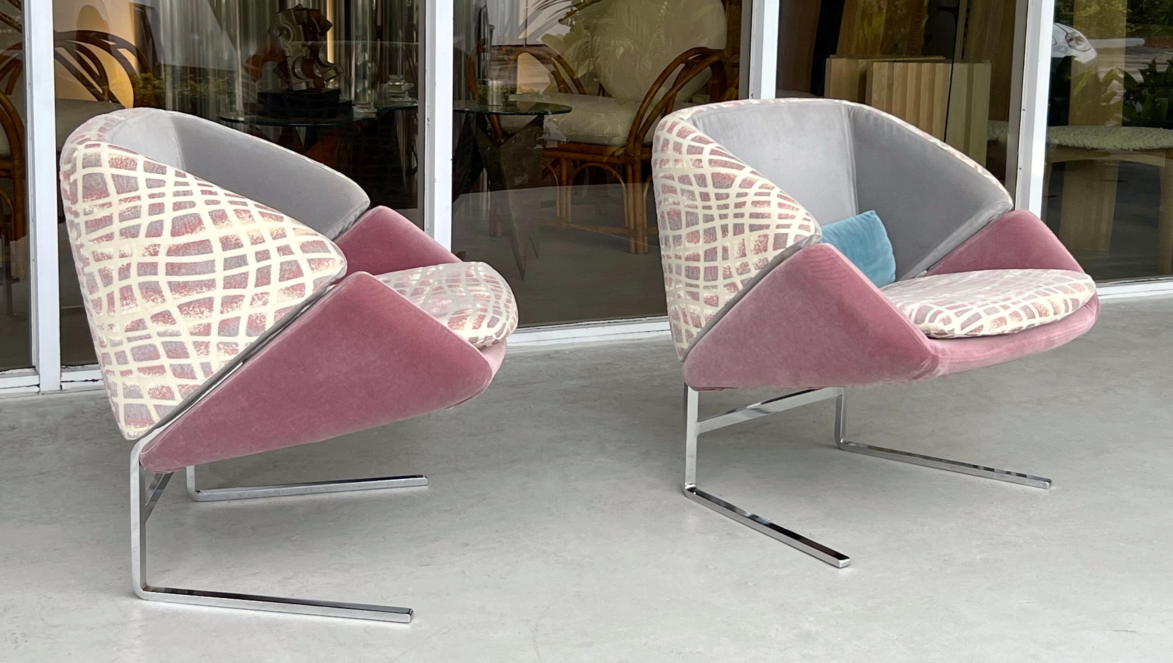 Late 20th Century Pair Italian Cantilevered Saporiti Lounge Chairs 1980s