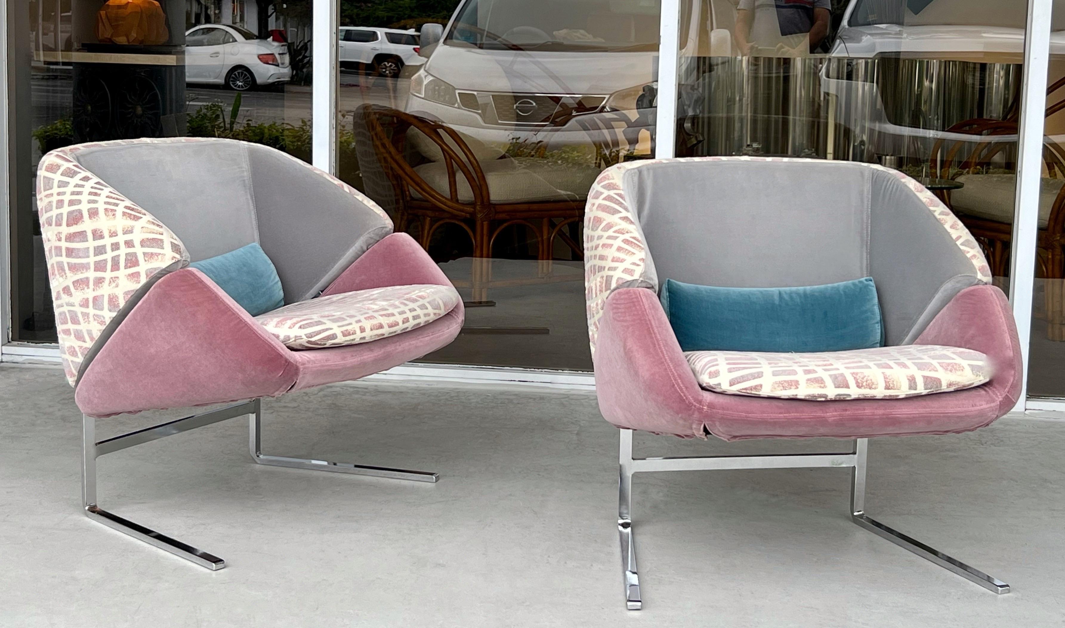 Upholstery Pair Italian Cantilevered Saporiti Lounge Chairs 1980s