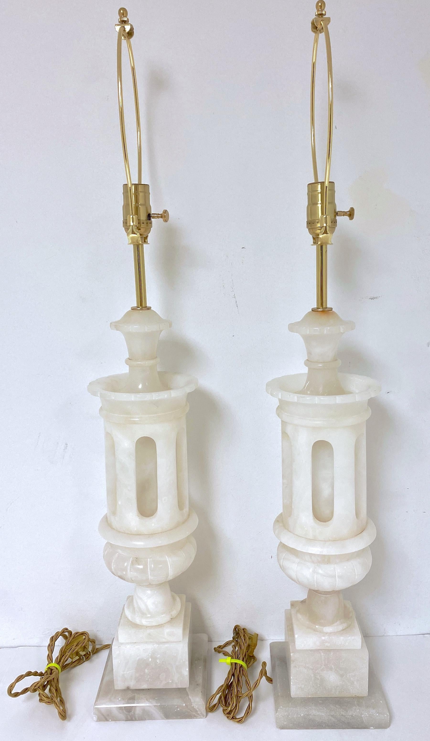 Pair Italian Carved Marble Moorish Architectural Lamps Attrib. Marbro Lamp Co.  In Good Condition In West Palm Beach, FL