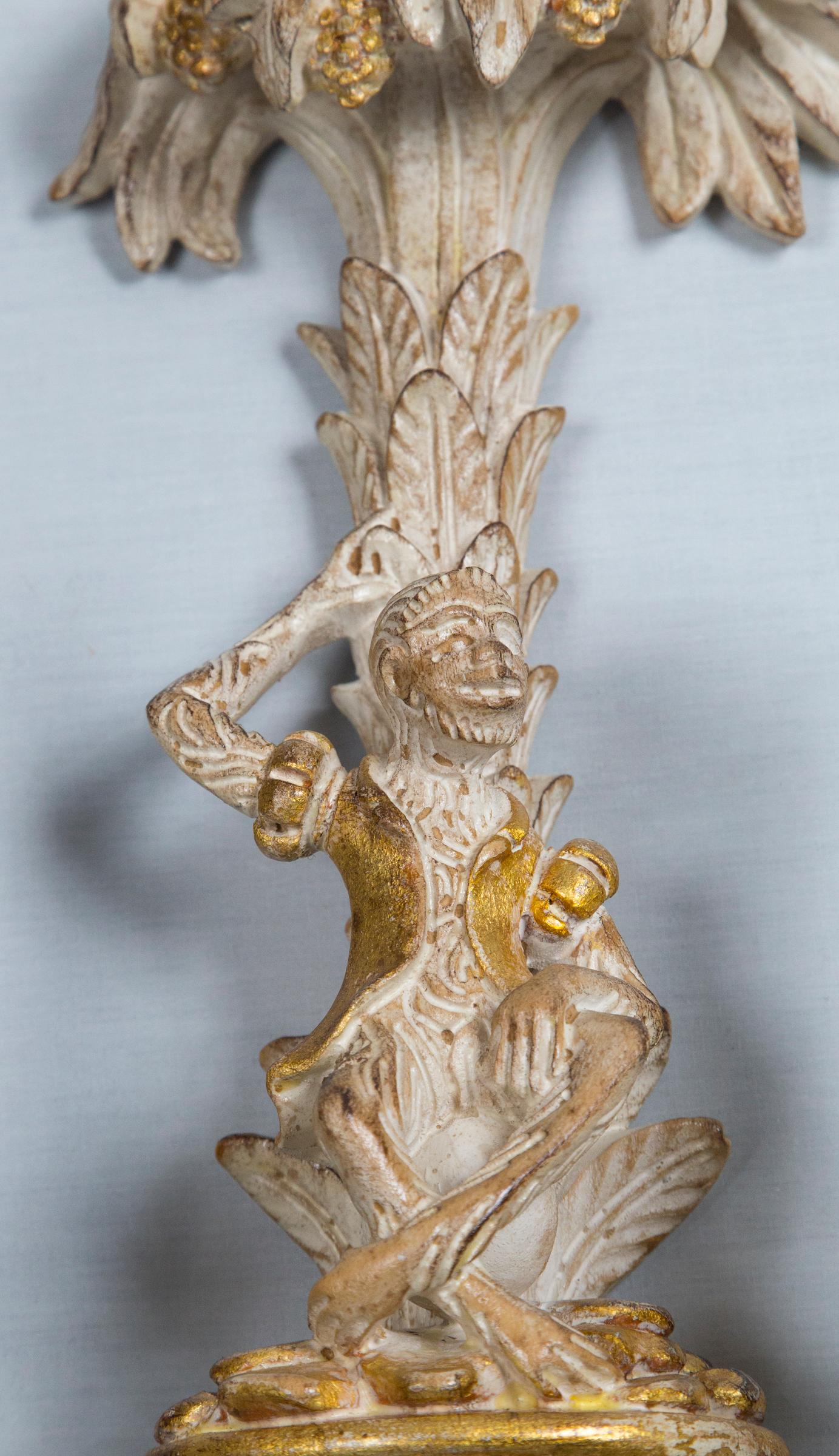 Pair of Italian Carved Wood Chinoiserie Sconces with Monkeys and Palms In Excellent Condition In Stamford, CT