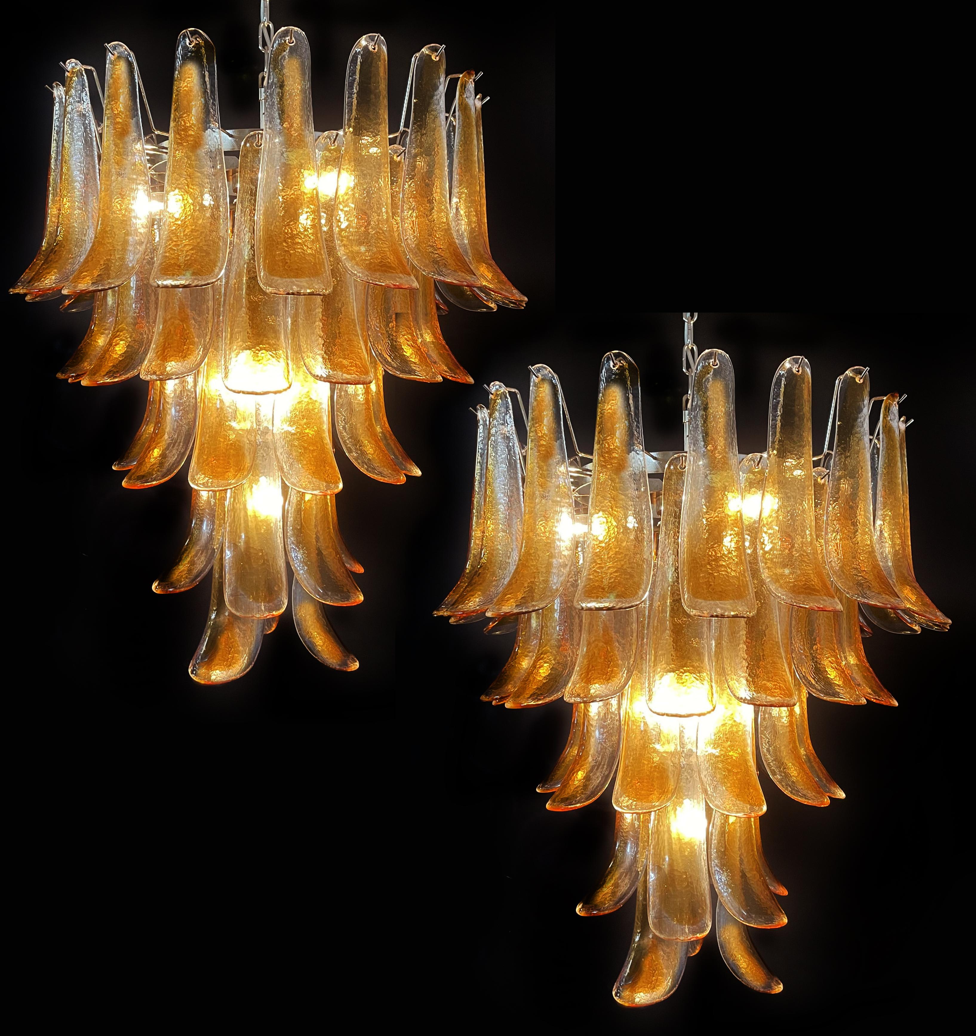 
Italian vintage Murano chandelier made by 52 glass petals transparent with an amber spot inside, nickel metal structure. The glasses are very high quality, the photos do not do the beauty, luster of these glasses. in a chrome frame. Period:late XX